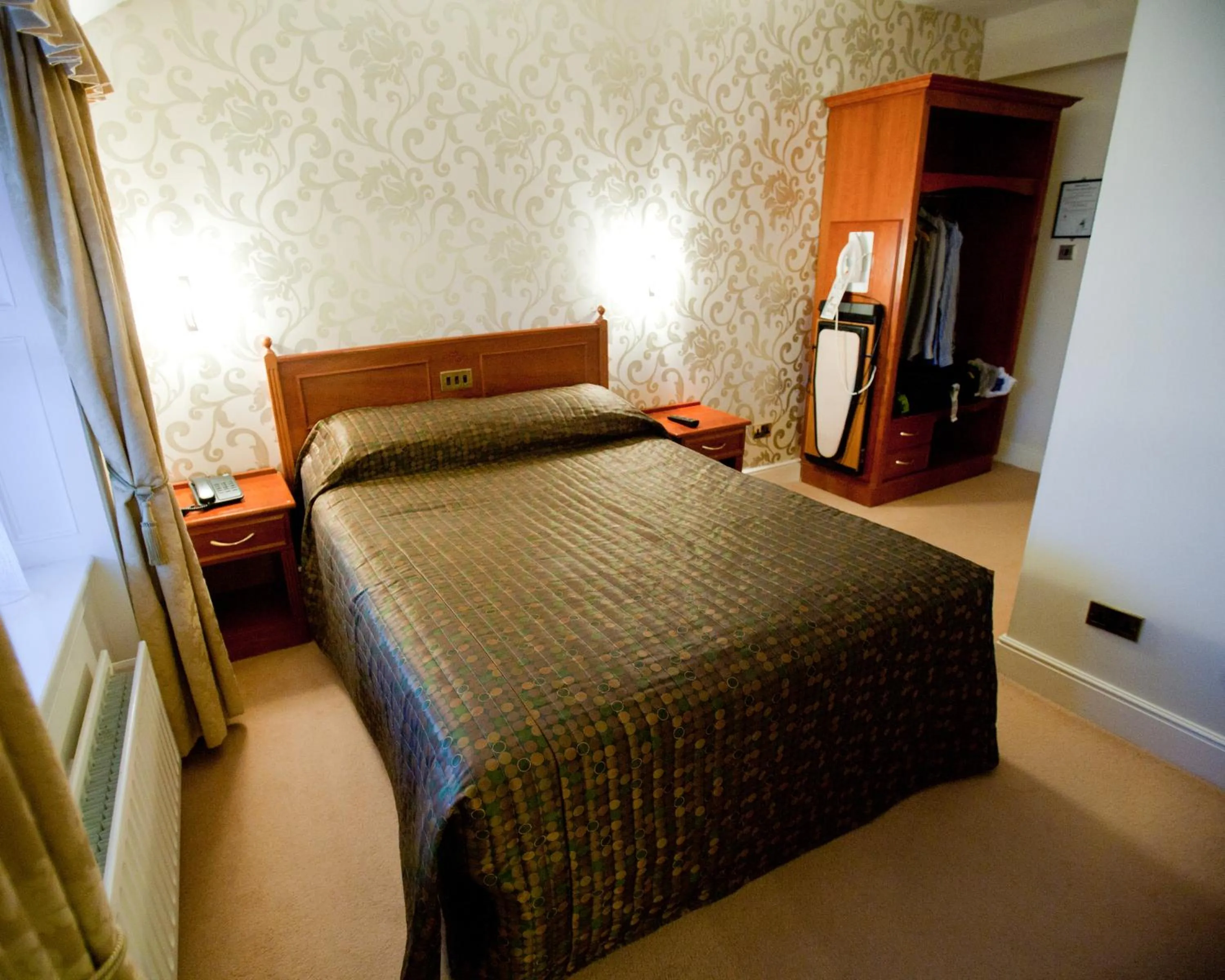 Bed in Westenra Arms Hotel