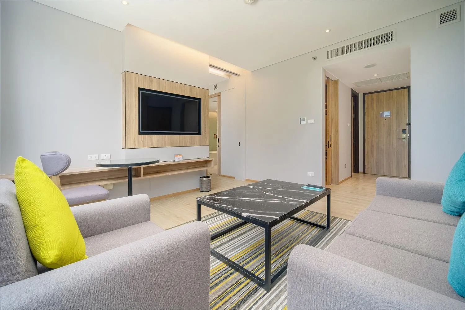 Living room in Holiday Inn Resort Krabi Ao Nang Beach by IHG