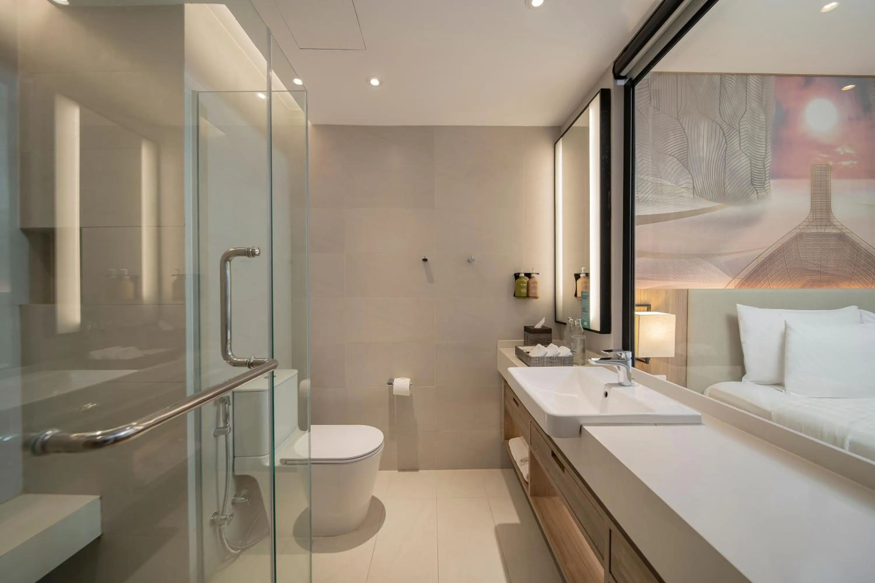 Toilet, Bed in Holiday Inn Resort Krabi Ao Nang Beach by IHG