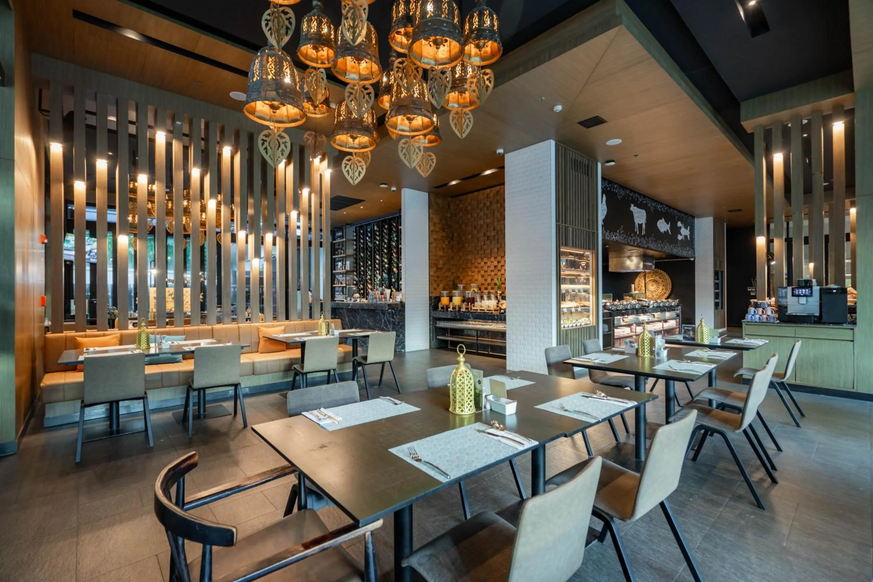 Restaurant/places to eat in Holiday Inn Resort Krabi Ao Nang Beach by IHG