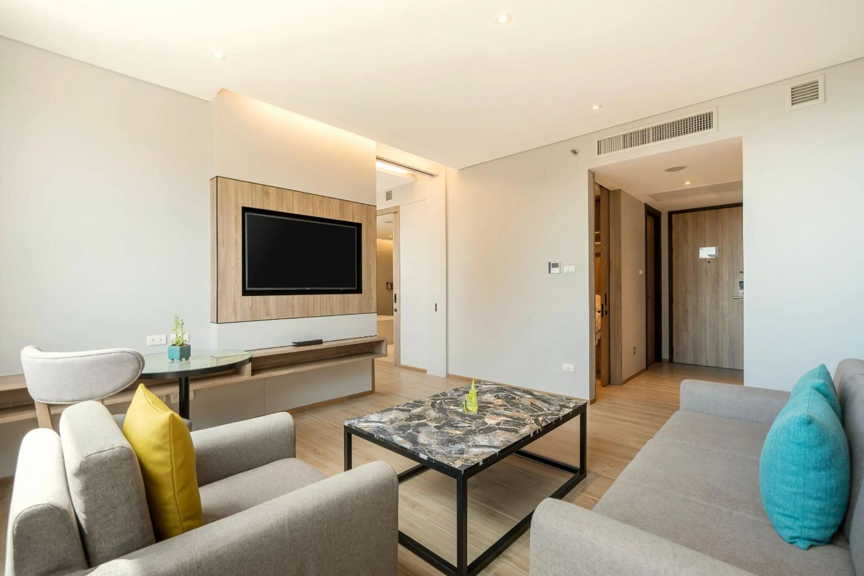 Living room in Holiday Inn Resort Krabi Ao Nang Beach by IHG