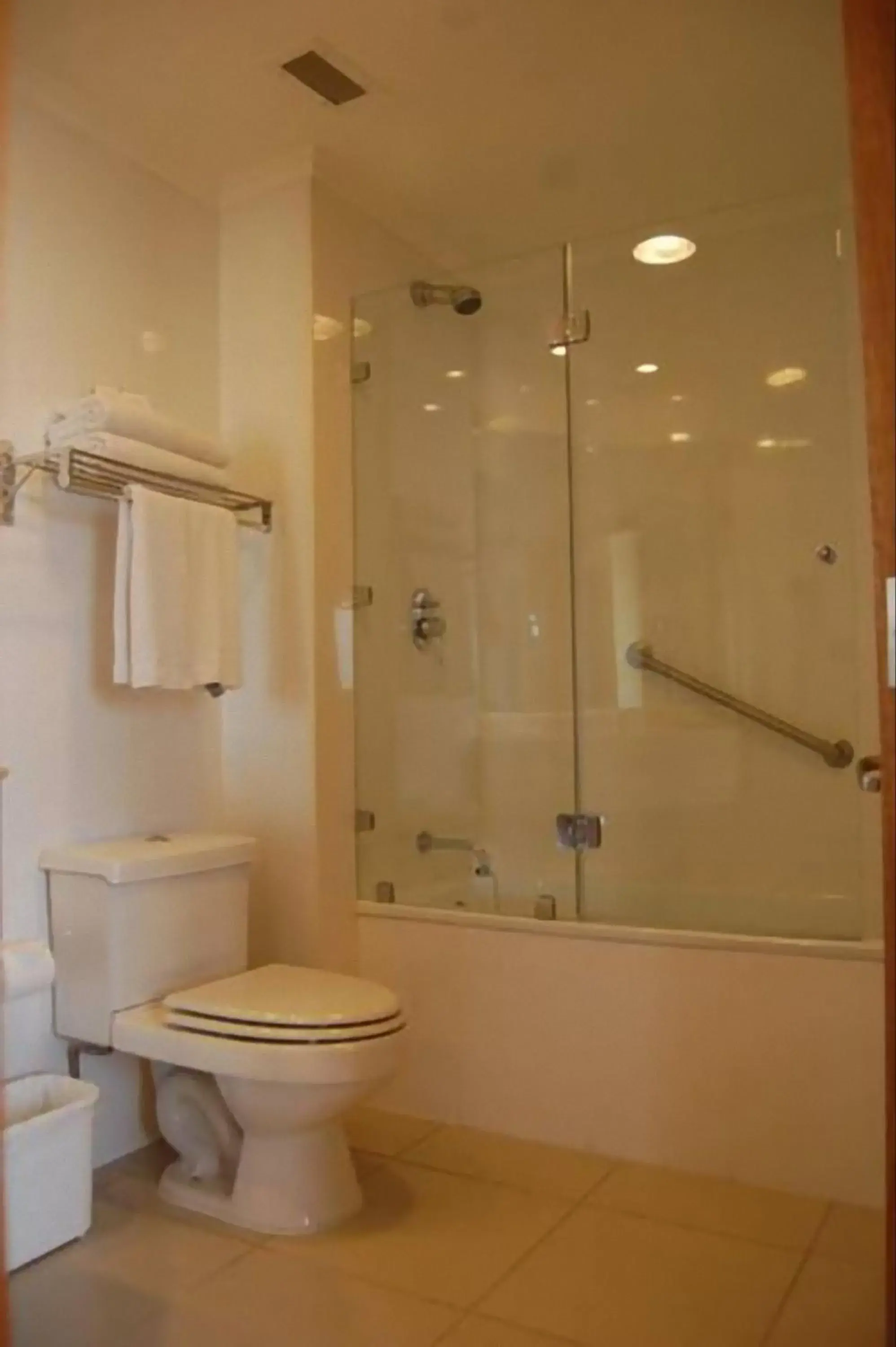 Queen Room with Two Queen Beds - single occupancy in Hotel Diego De Almagro Arica Queen Room with Two Queen Beds - single occupancy in Hotel Diego De Almagro Arica