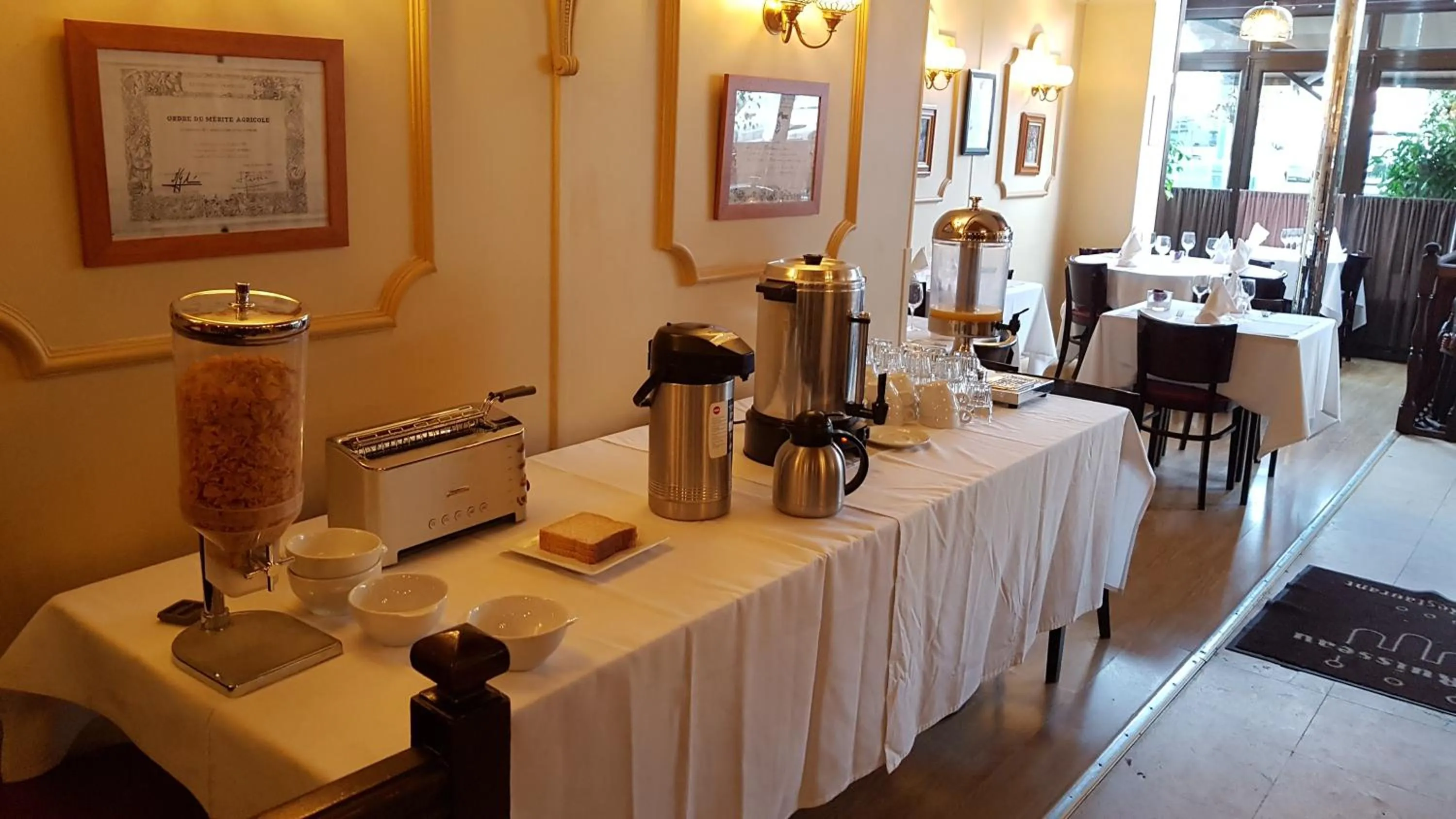 Continental breakfast in Le Ruisseau