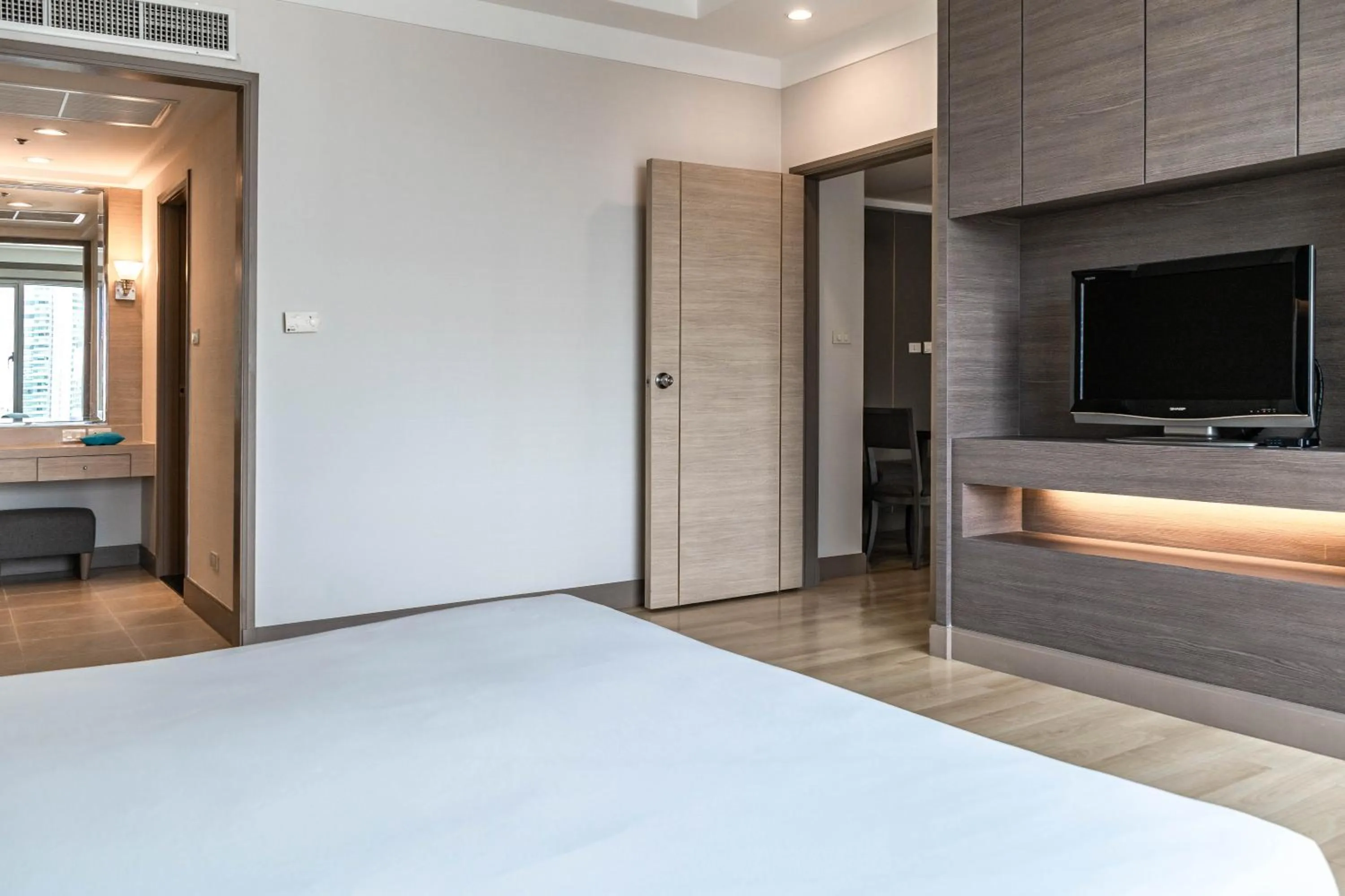 Toilet, Bed in Jasmine City Hotel