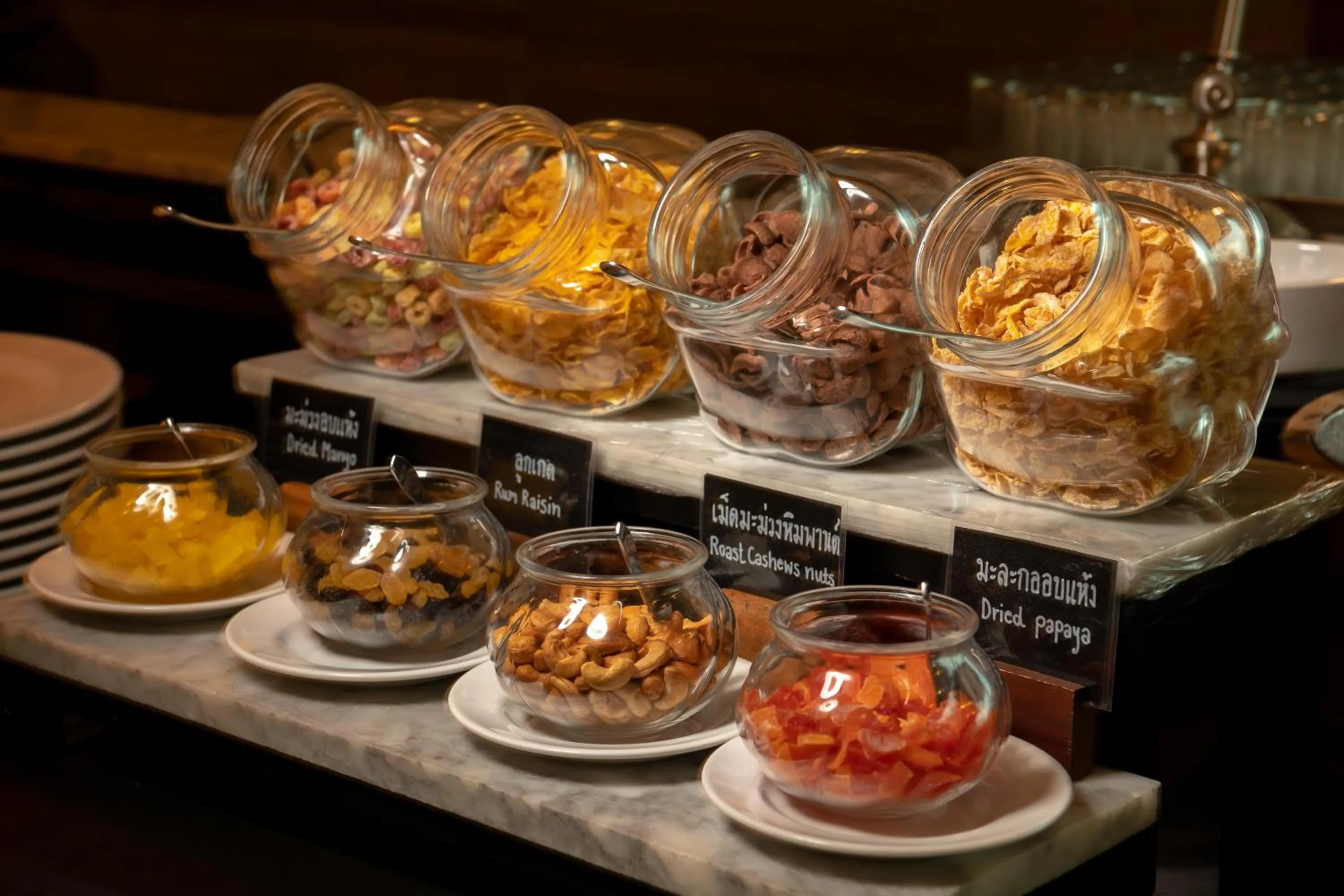 Food and drinks in Jasmine City Hotel