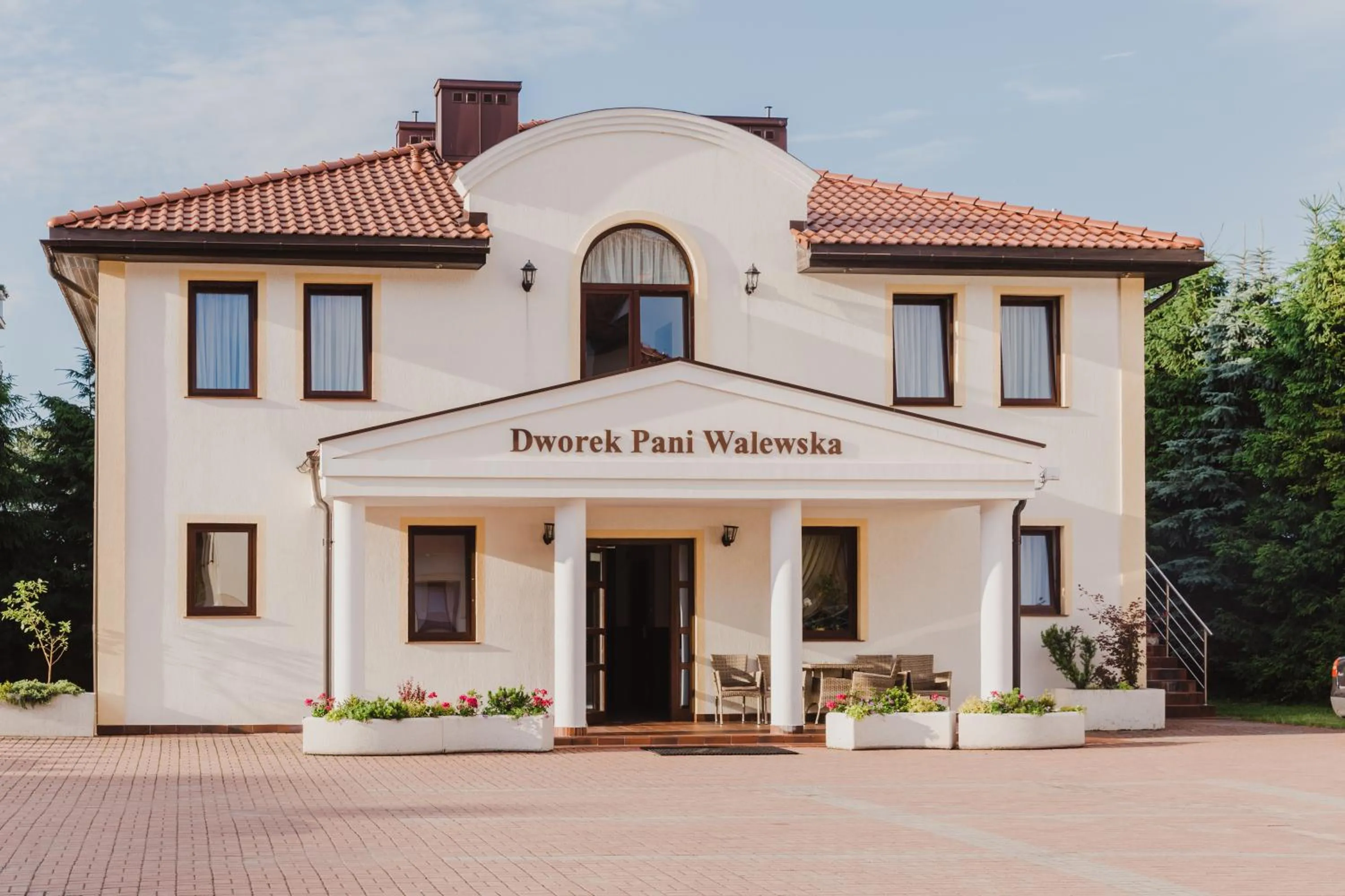 Facade/entrance in Dworek Pani Walewska