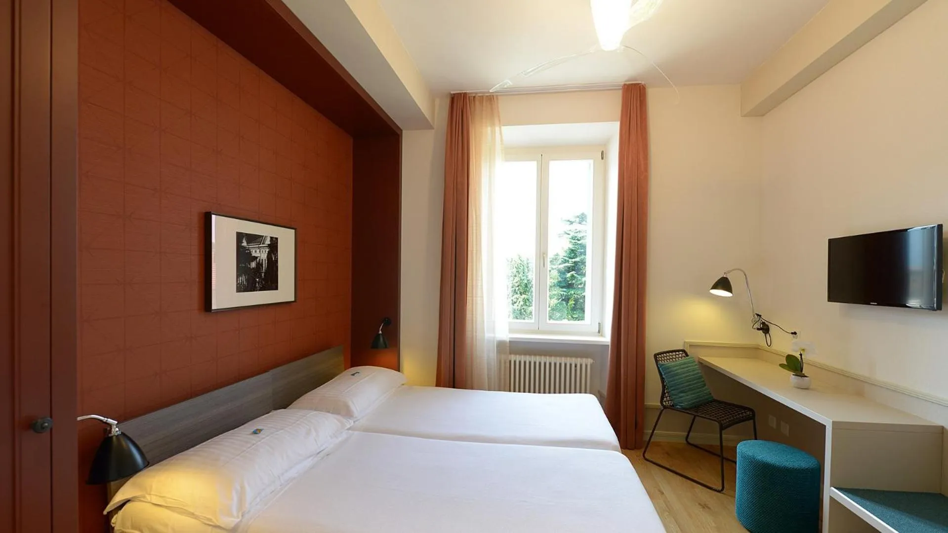 Photo of the whole room, Bed in Hotel Pestalozzi Lugano