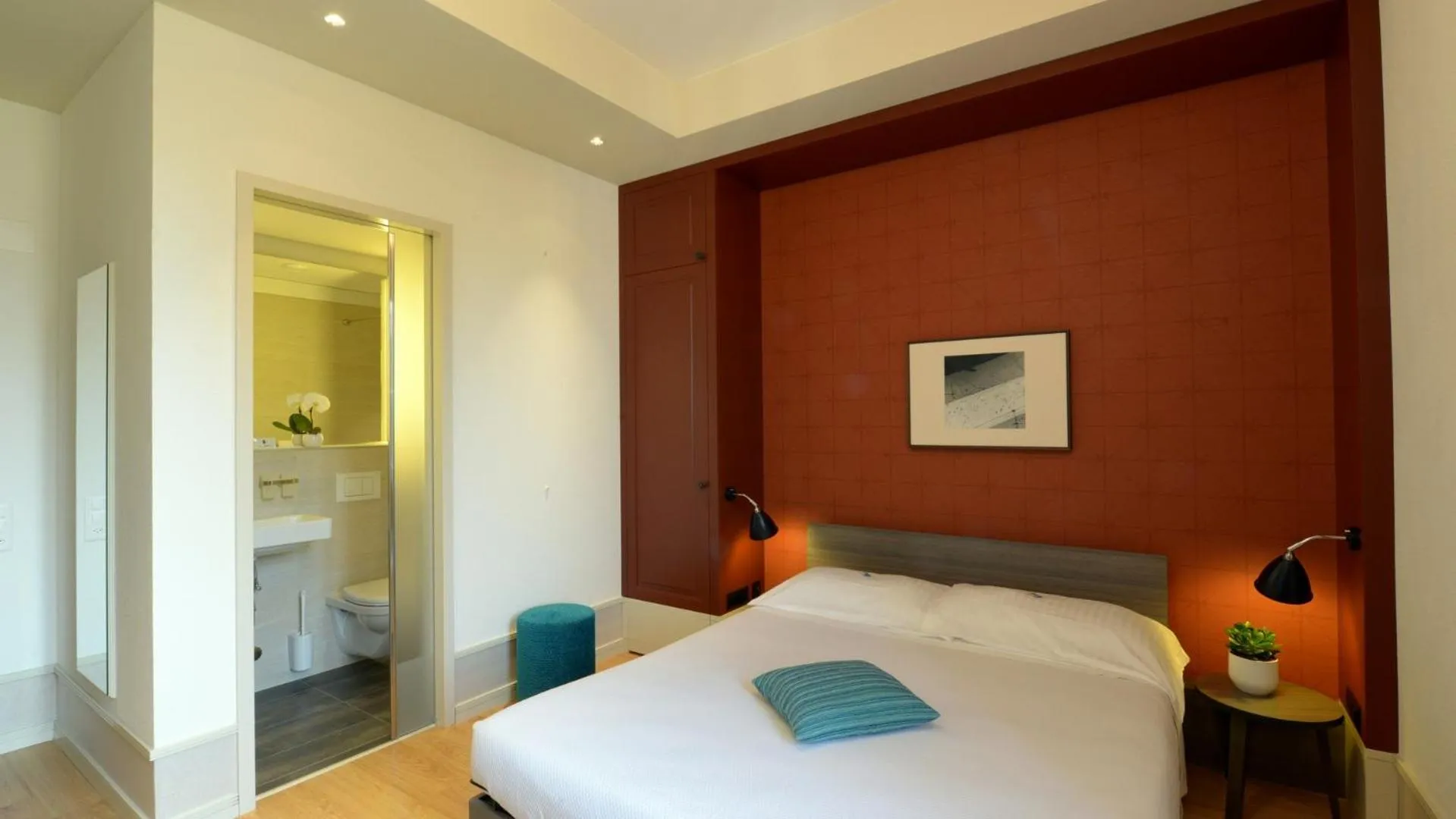 Photo of the whole room, Bed in Hotel Pestalozzi Lugano