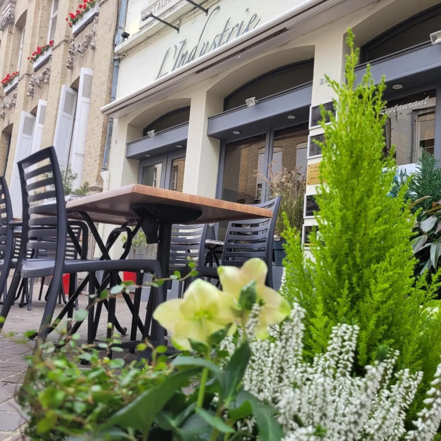 Property building in Hôtel Restaurant L'Industrie