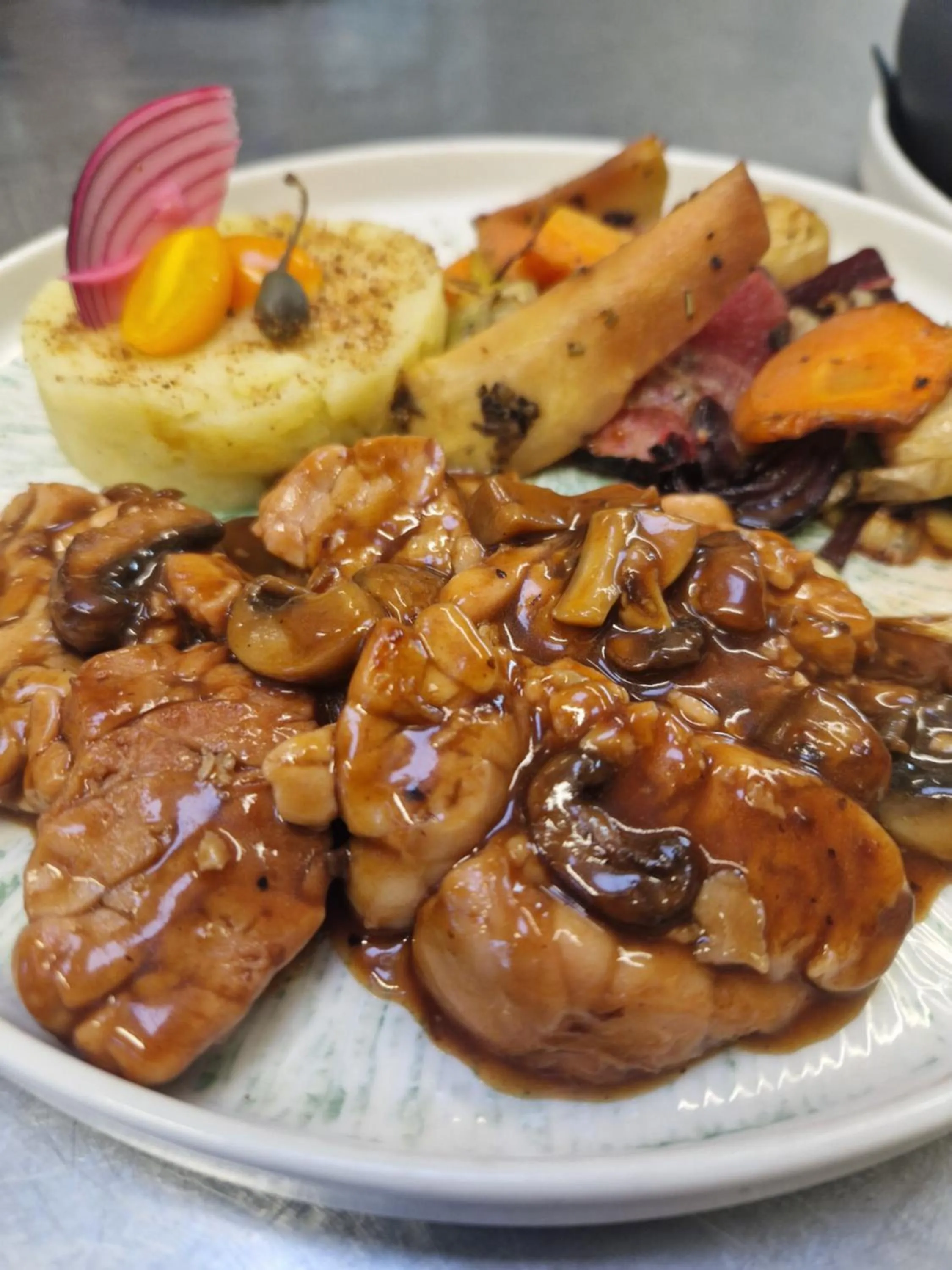 Restaurant/places to eat in Hôtel Restaurant L'Industrie