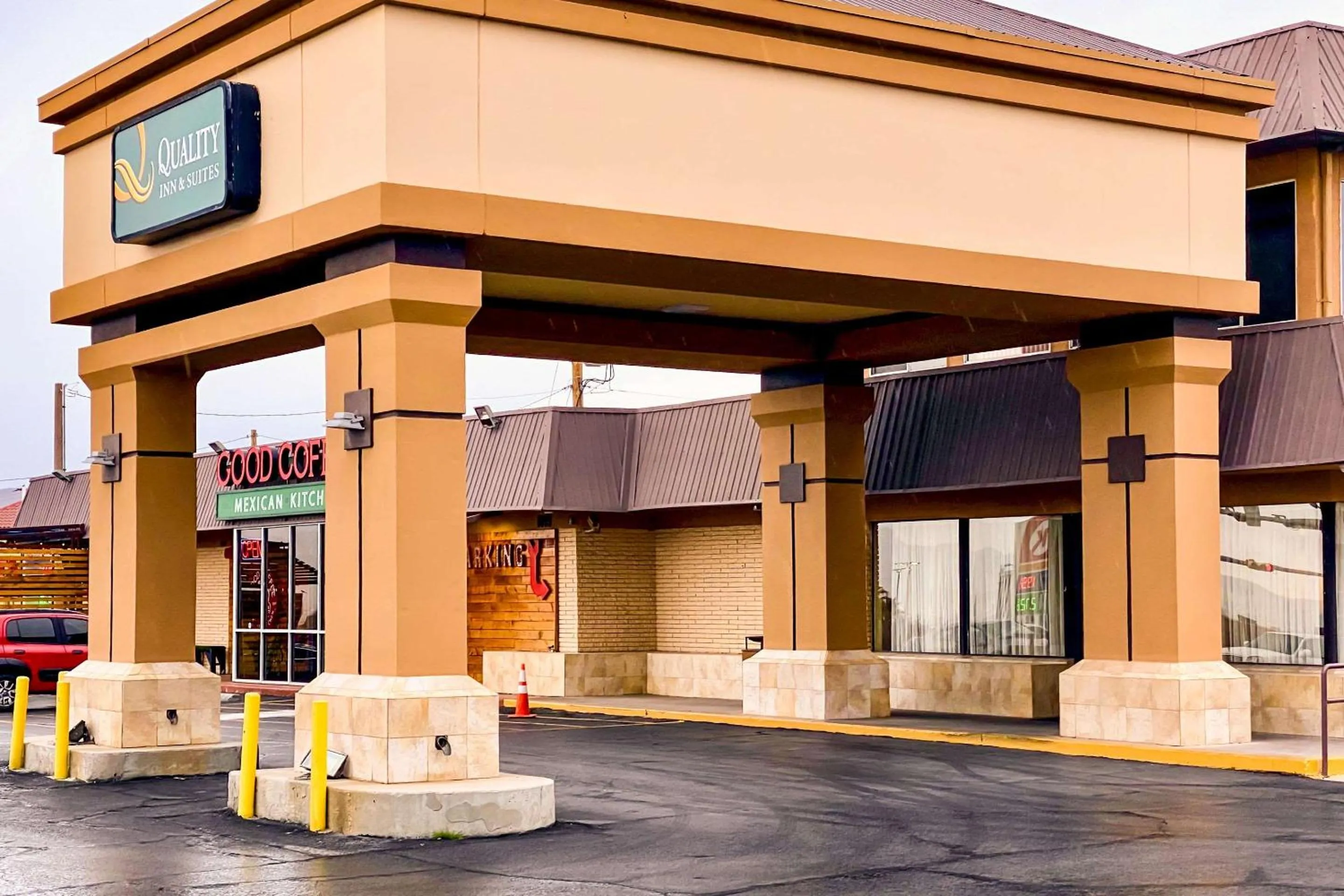 Property building in Quality Inn & Suites Airport