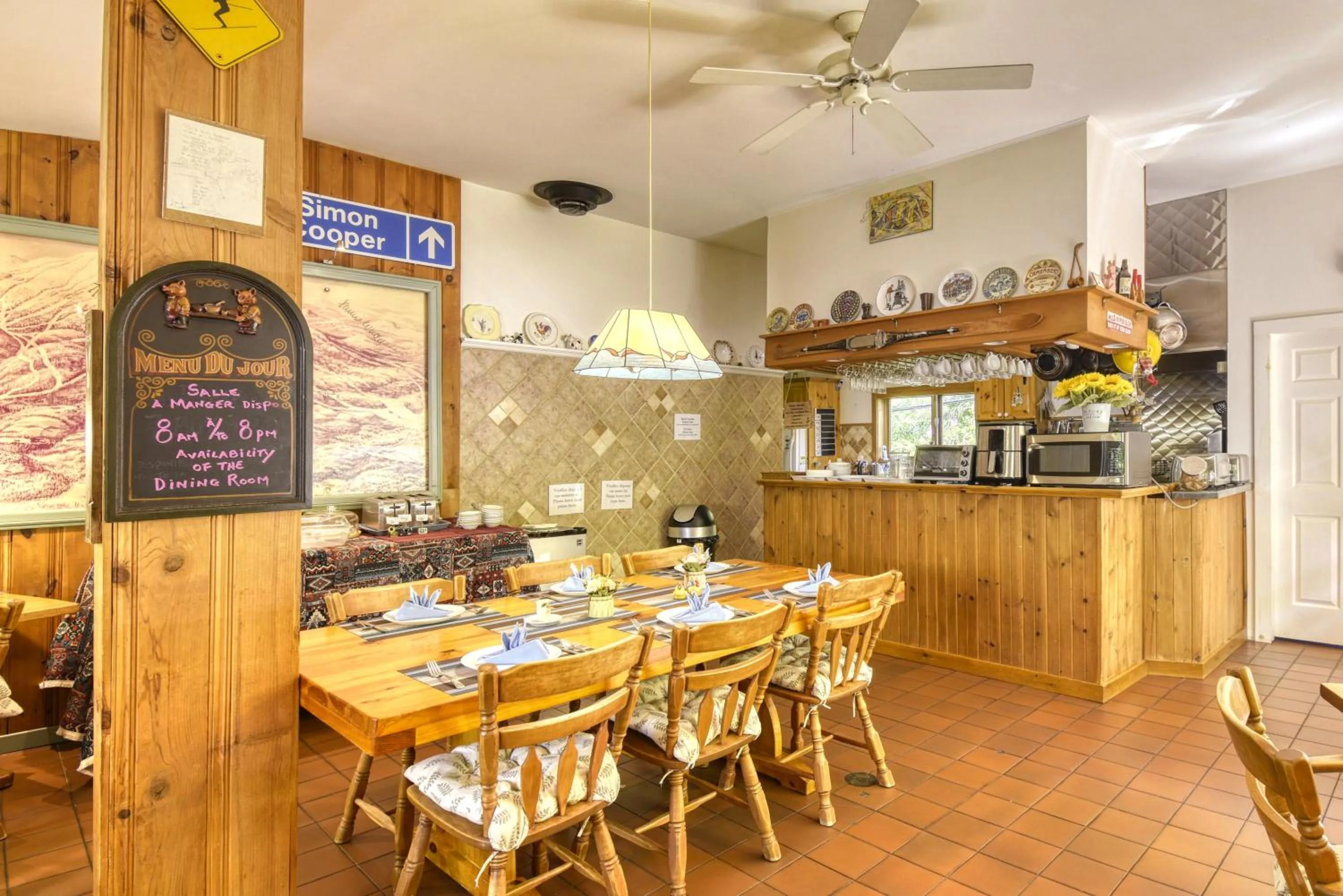 Dining area in Auberge Le Lupin-Self Check-in