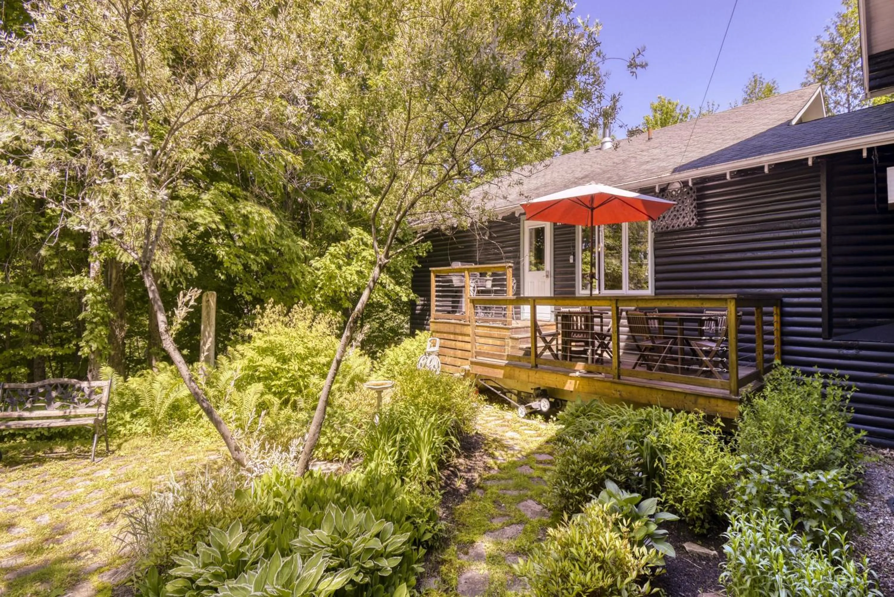 Garden in Auberge Le Lupin-Self Check-in