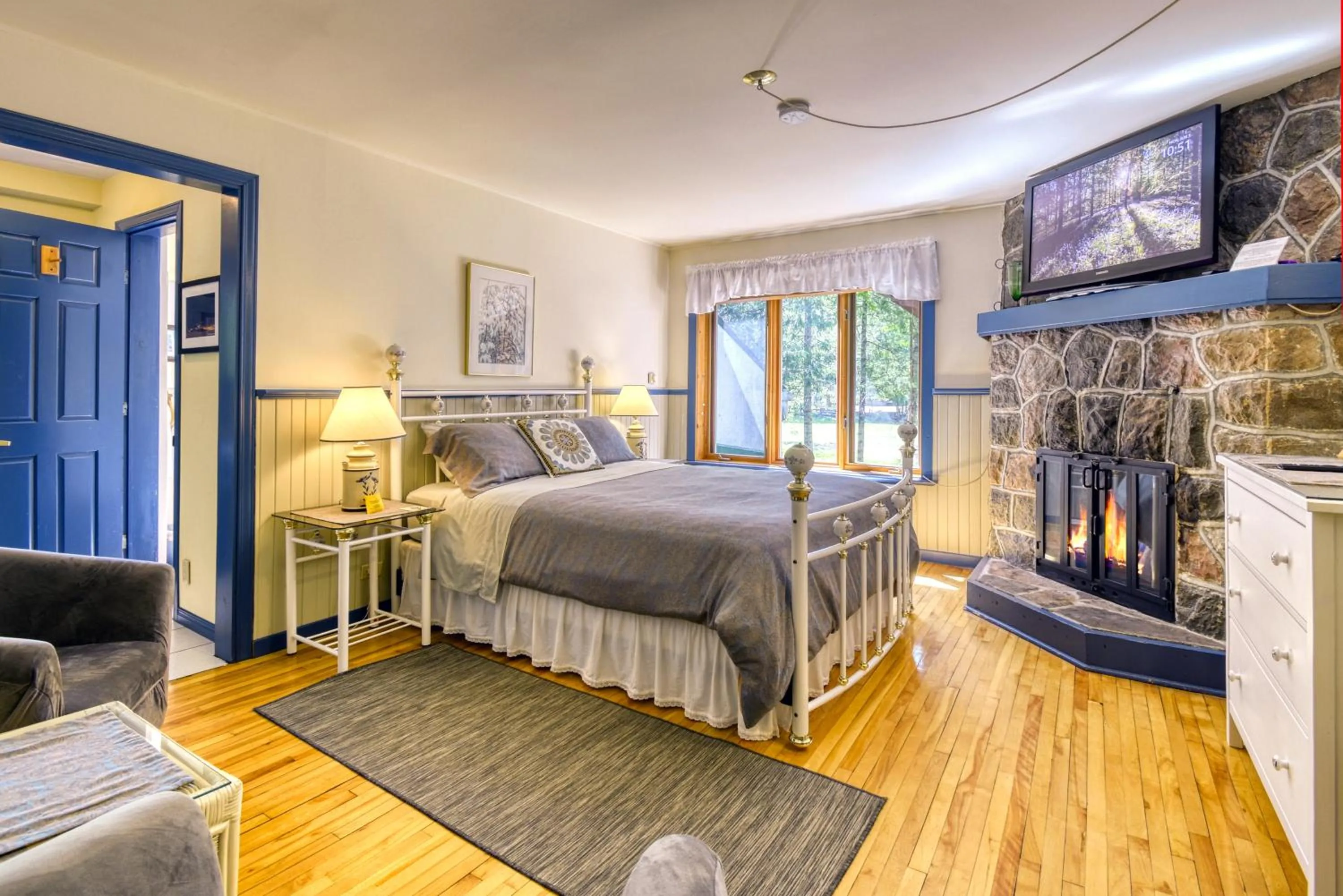 Bed in Auberge Le Lupin-Self Check-in