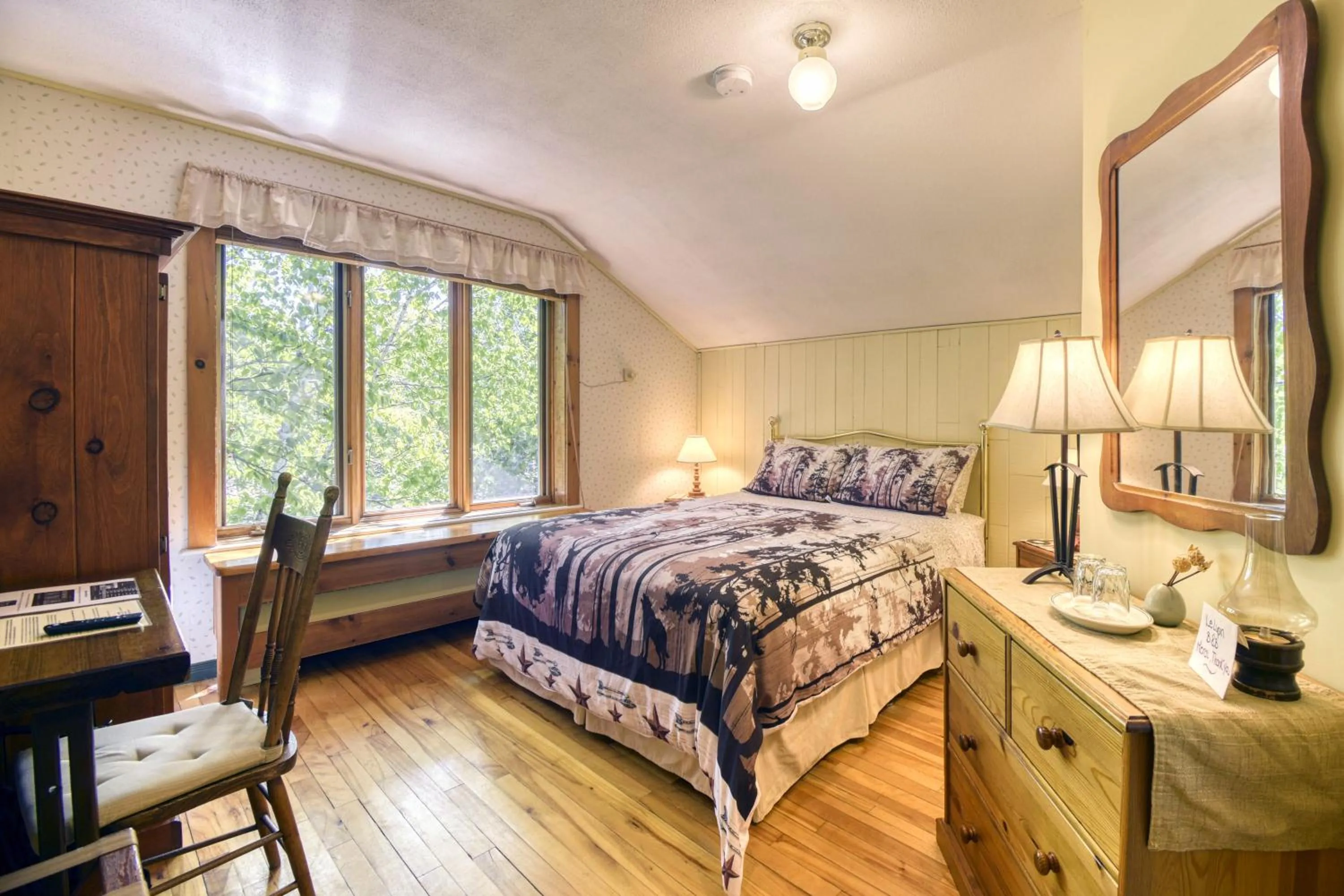 Bed in Auberge Le Lupin-Self Check-in