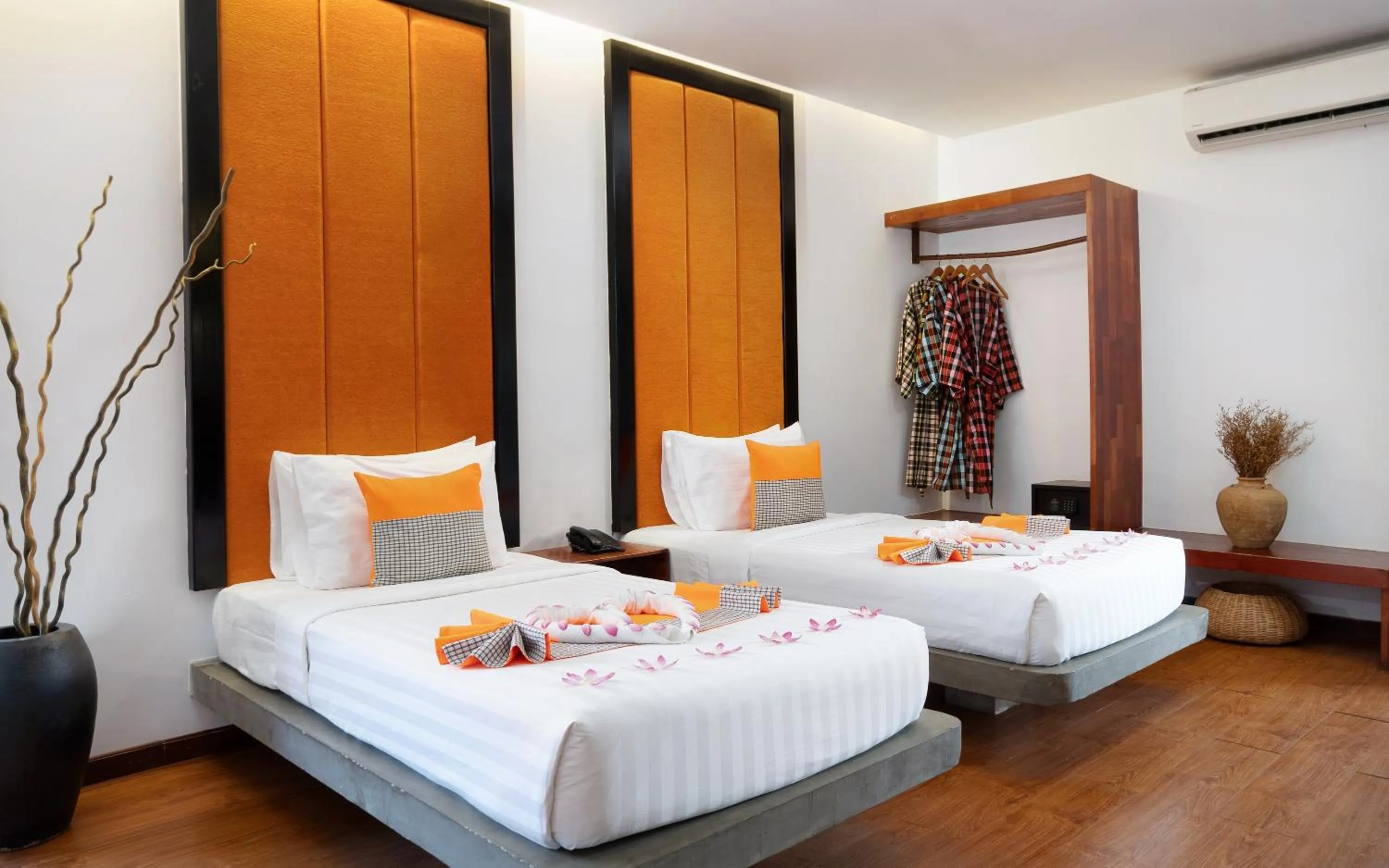 Bed in Central Corner d'Angkor