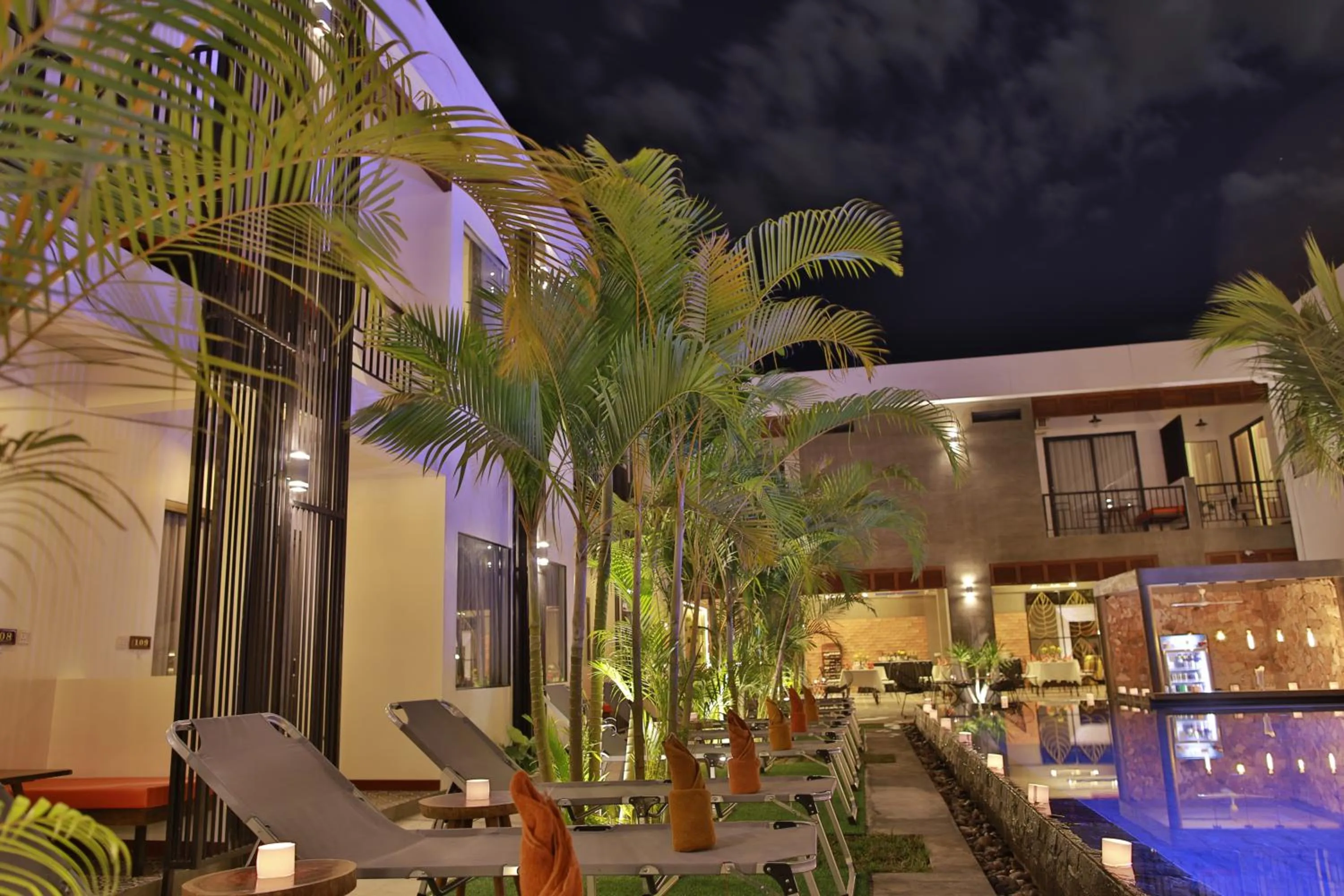 Swimming pool in Central Corner d'Angkor