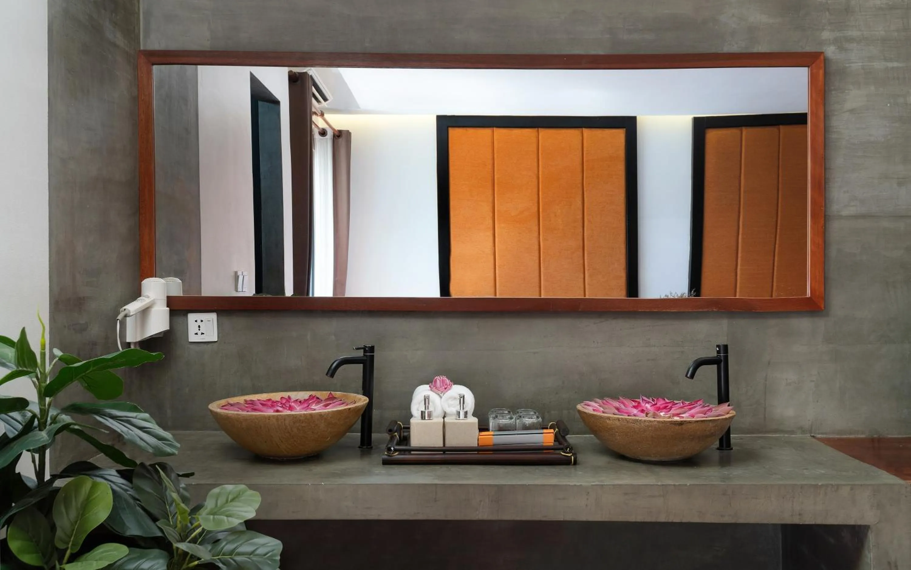 Bathroom in Central Corner d'Angkor