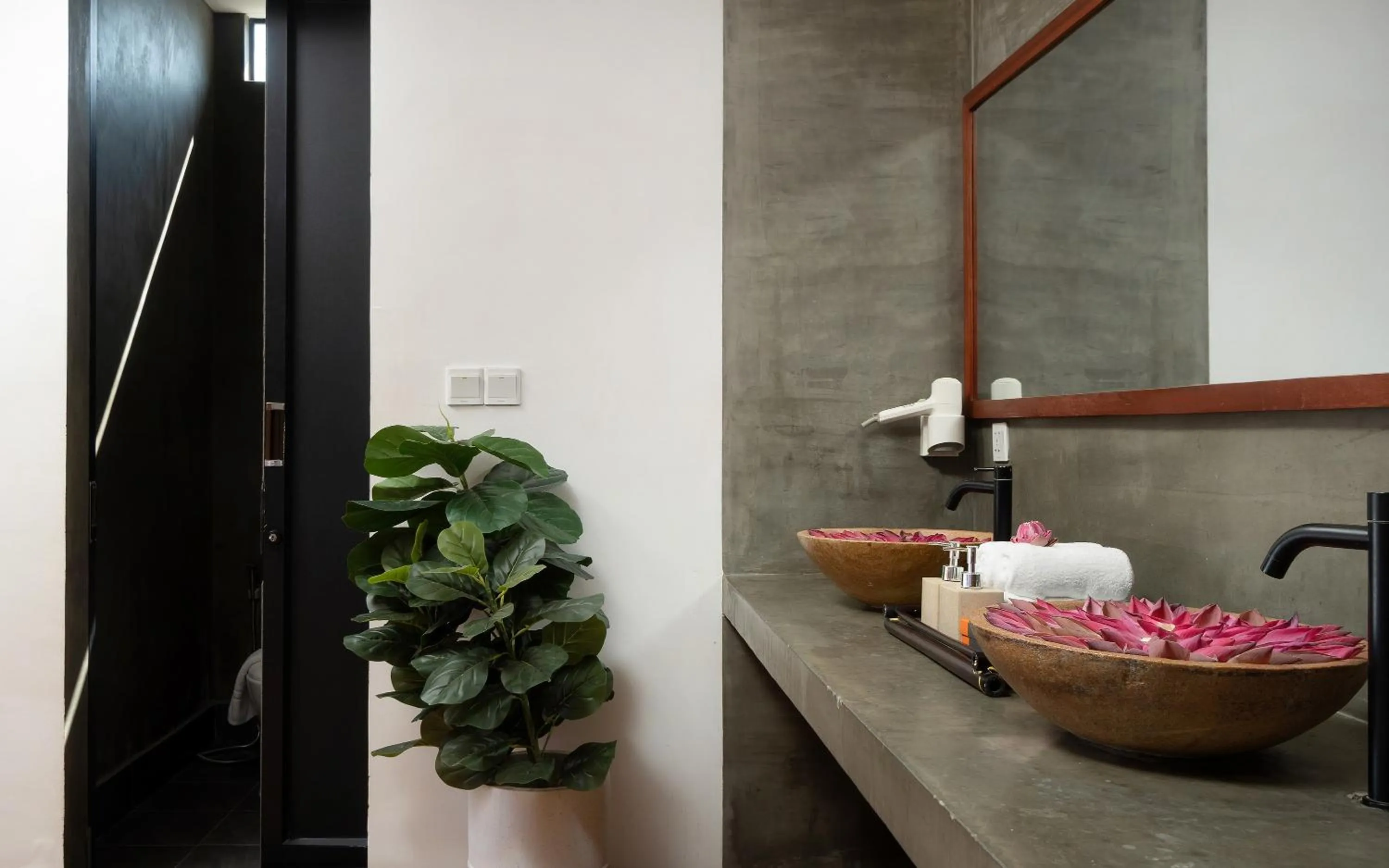 Bathroom in Central Corner d'Angkor