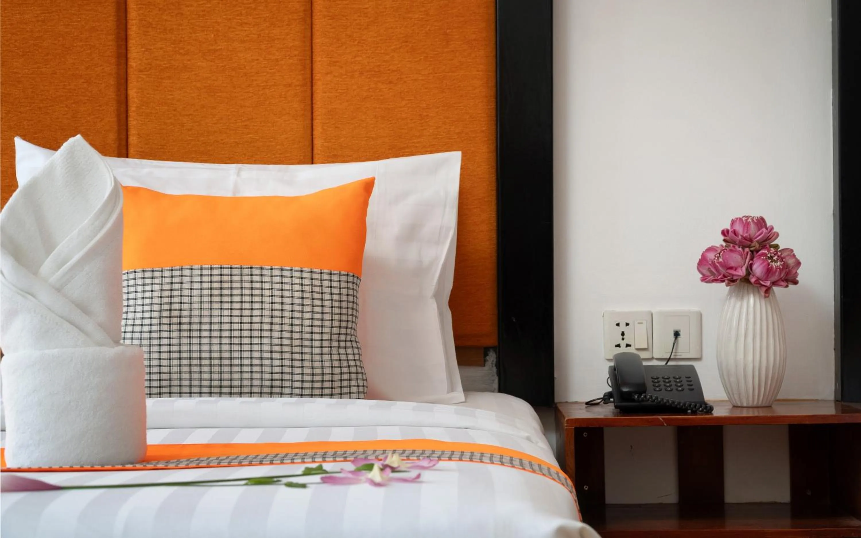 Bed in Central Corner d'Angkor