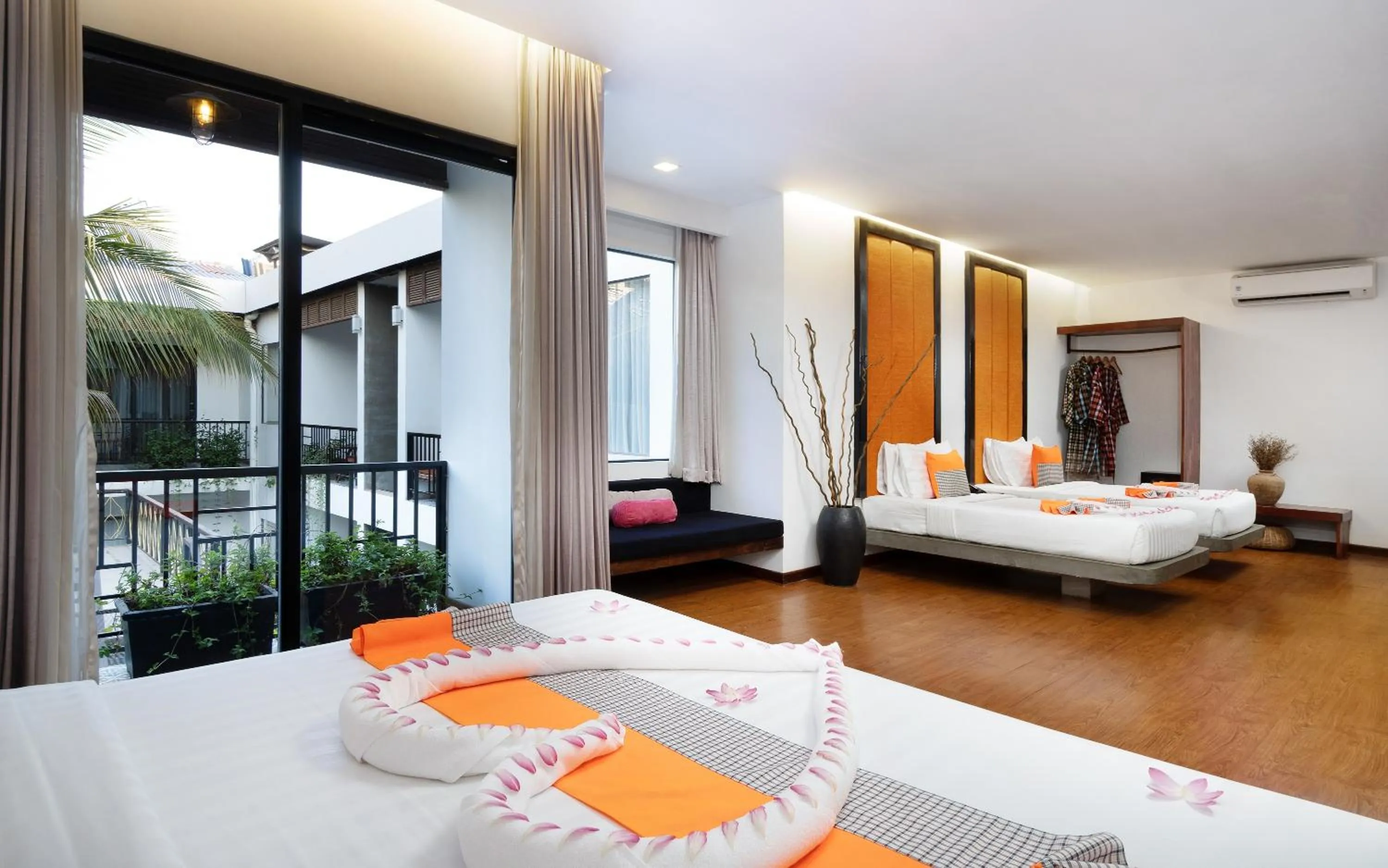 Bed in Central Corner d'Angkor