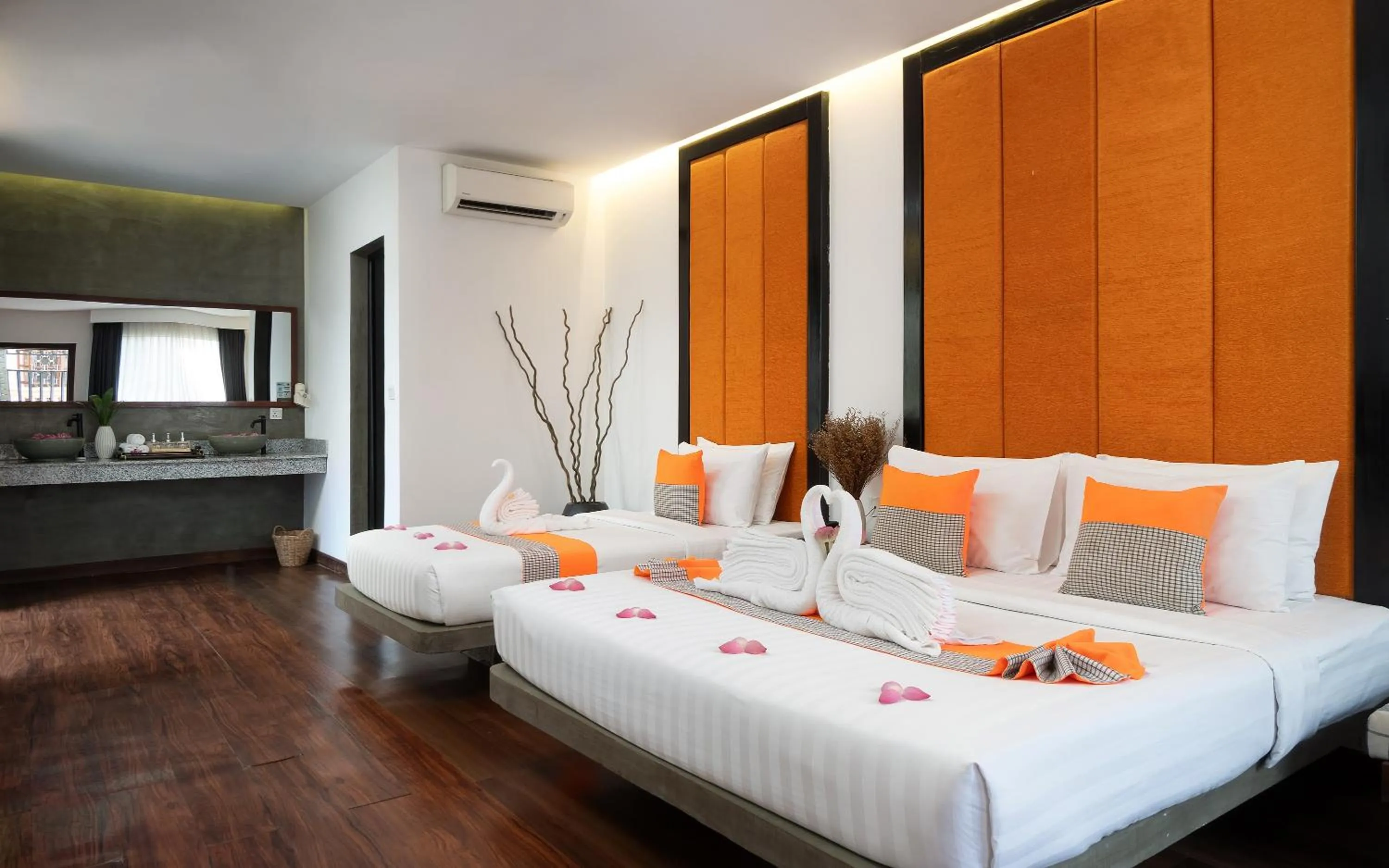 Bed in Central Corner d'Angkor