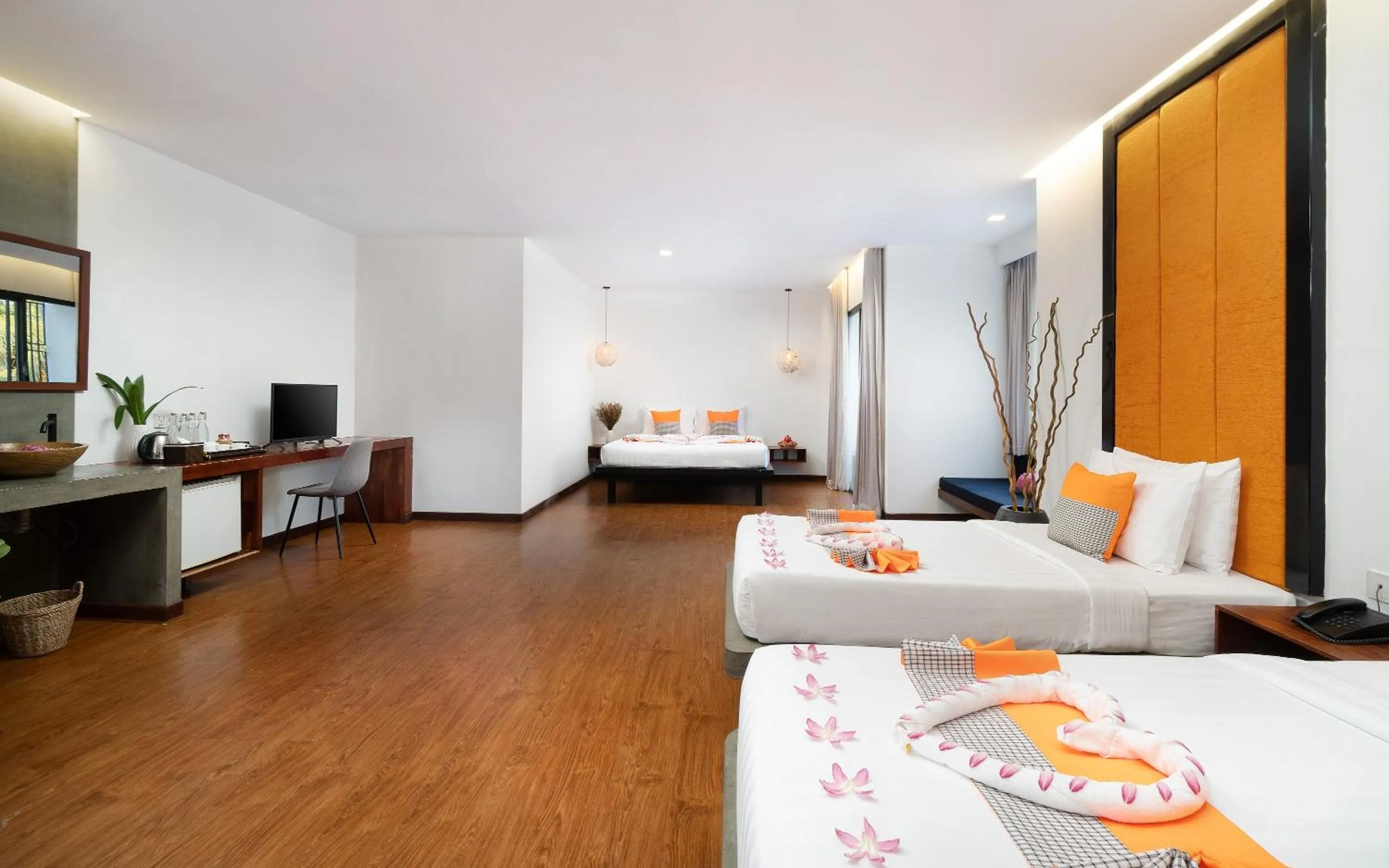 Bed in Central Corner d'Angkor