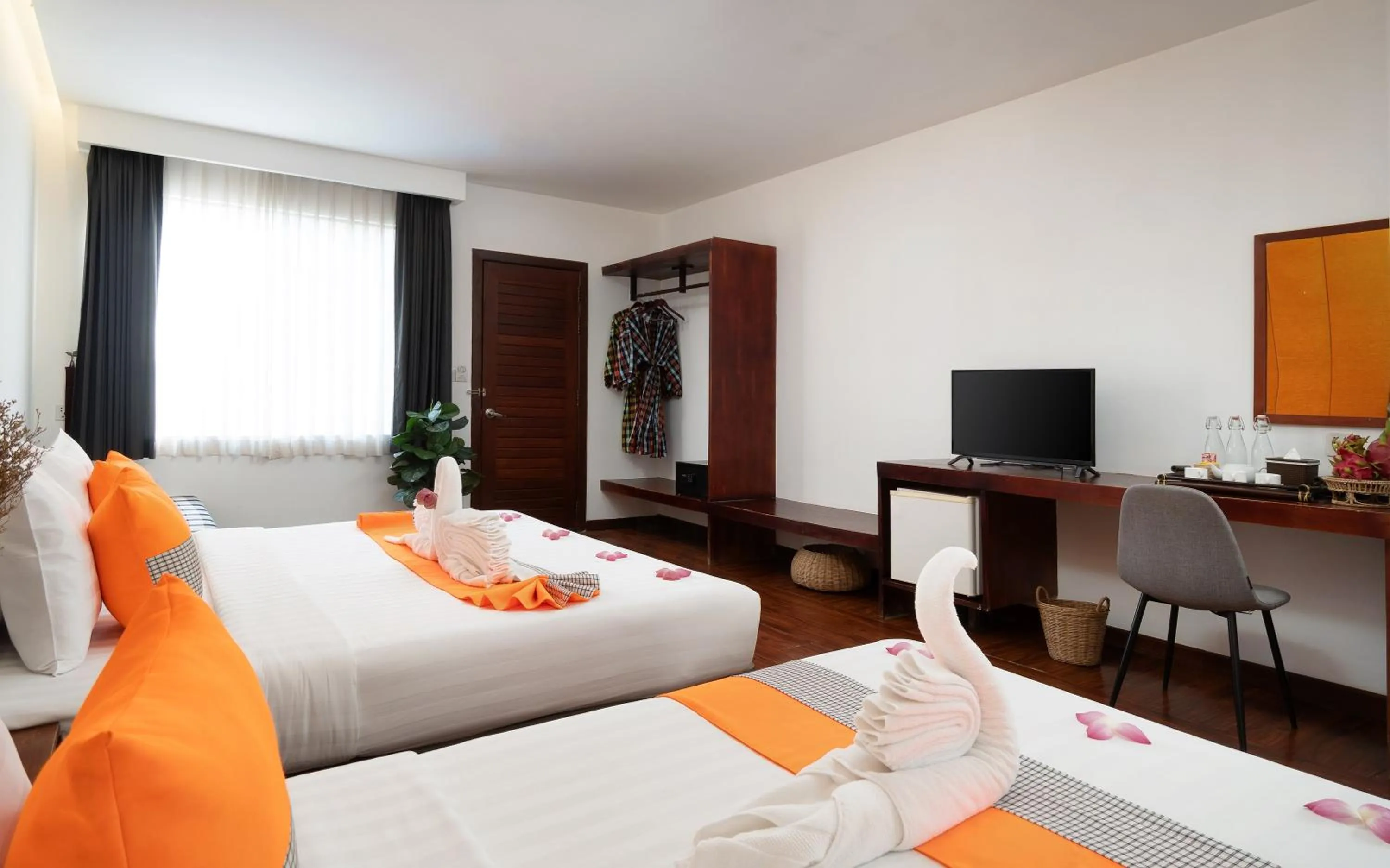 Bed in Central Corner d'Angkor