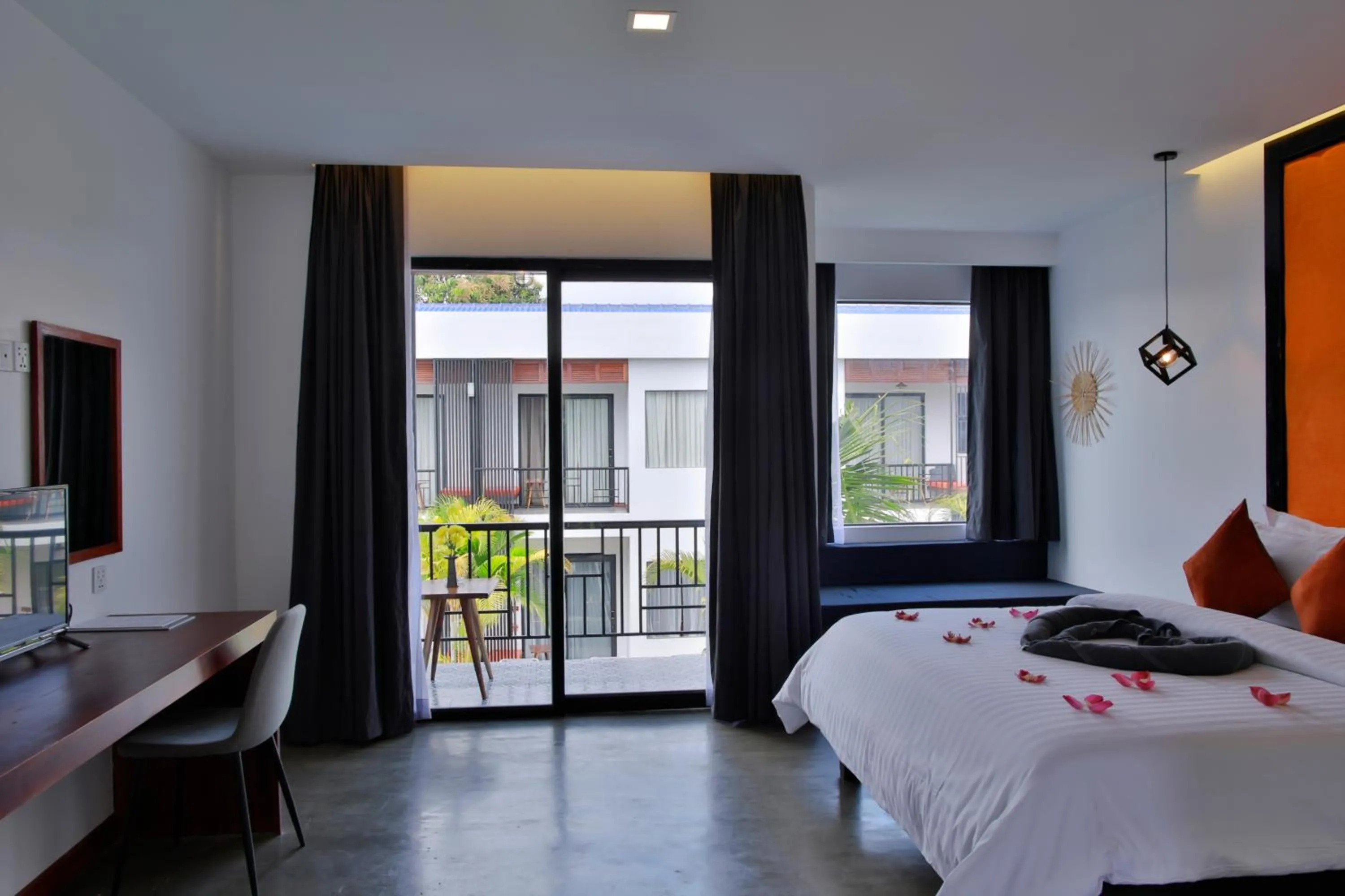 Bedroom, Bed in Central Corner d'Angkor