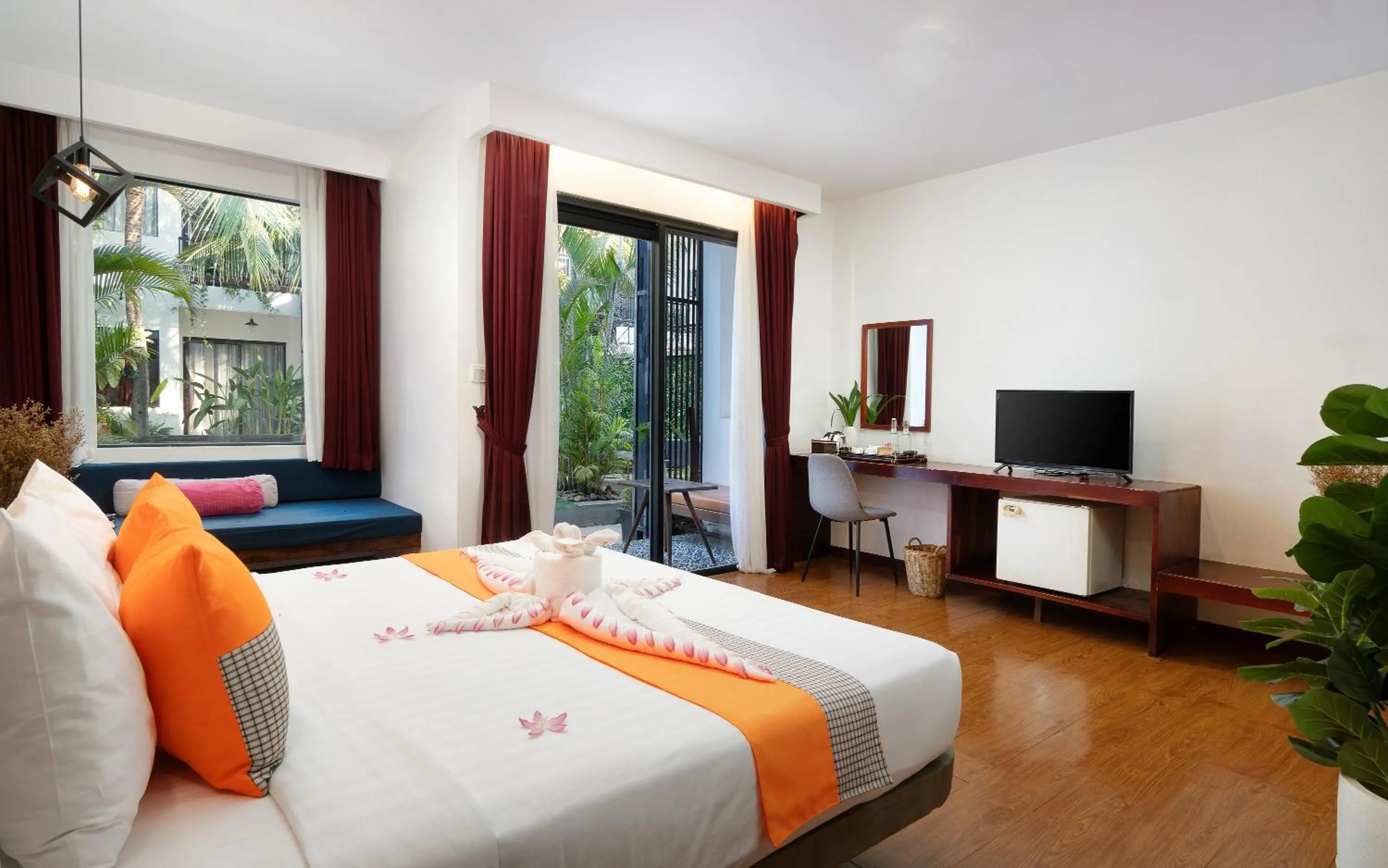 Bed in Central Corner d'Angkor