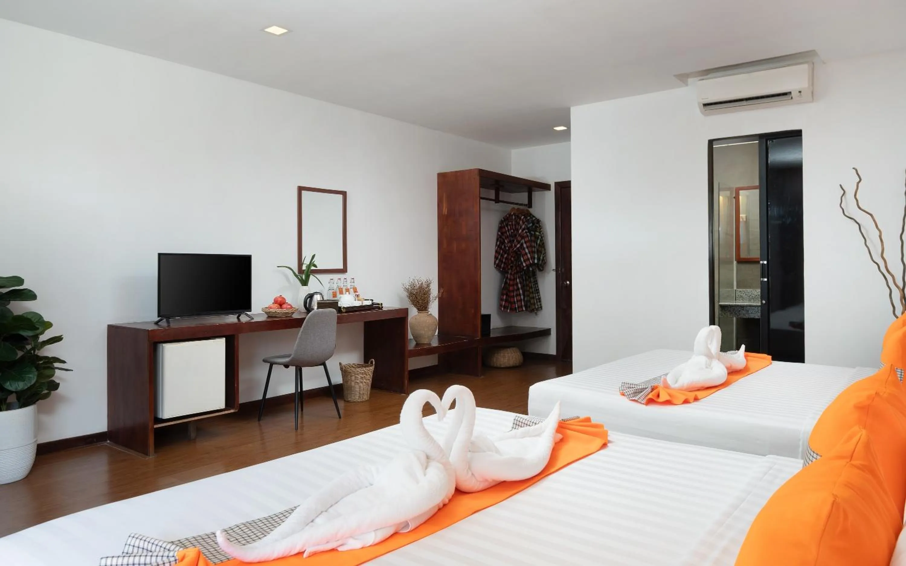 Bed in Central Corner d'Angkor