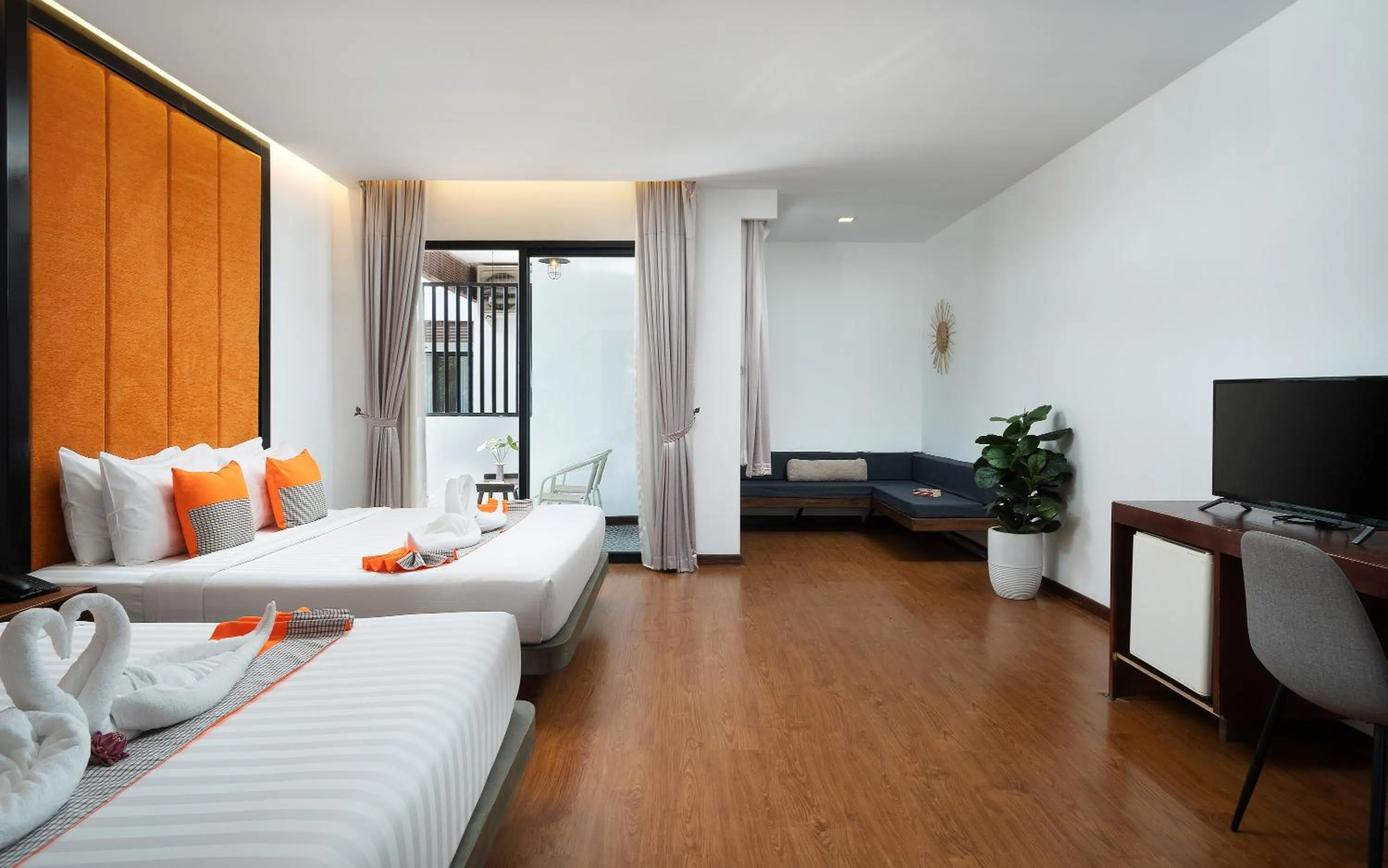 Bed in Central Corner d'Angkor