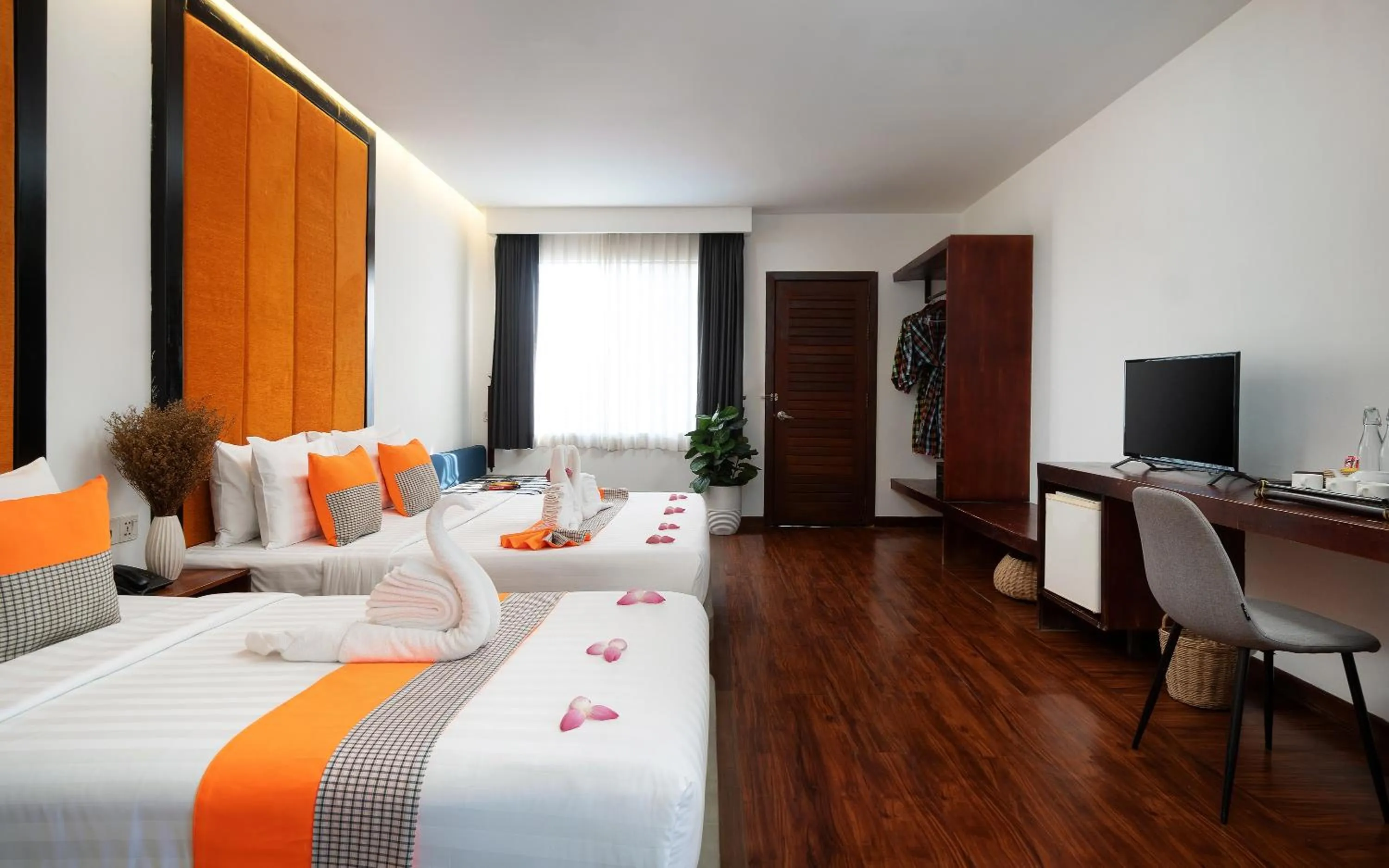 Bed in Central Corner d'Angkor