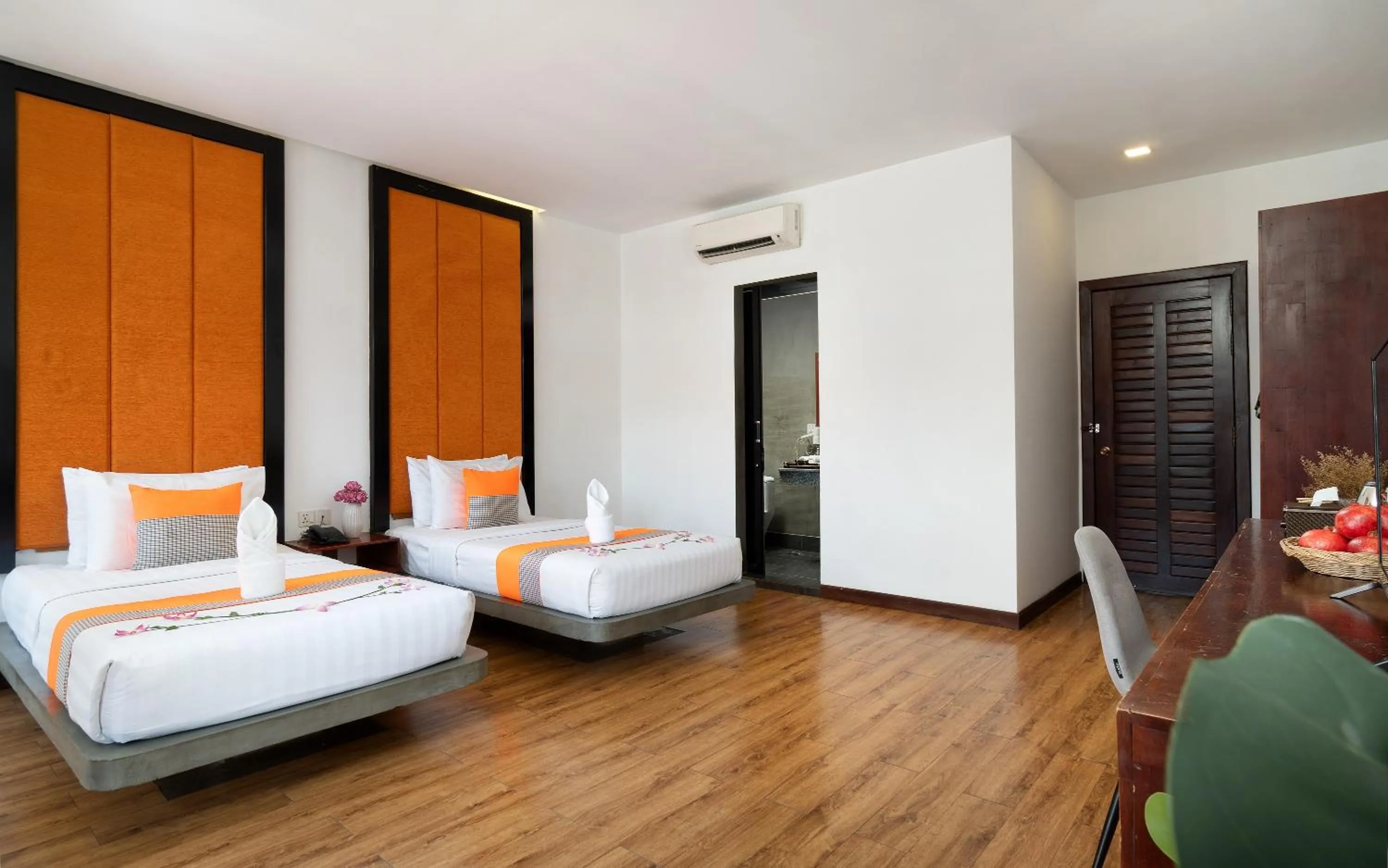 Bed in Central Corner d'Angkor