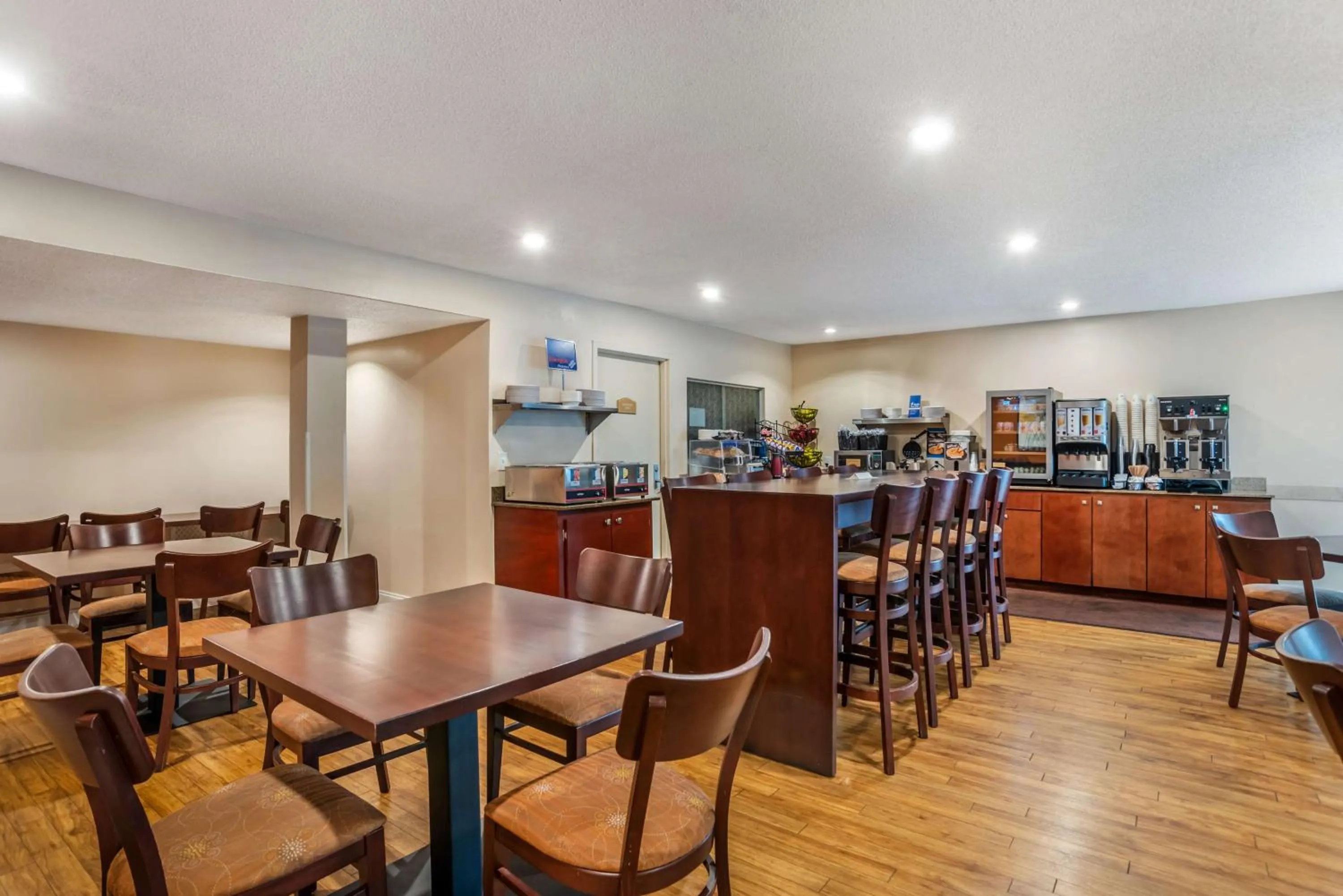 Breakfast in Best Western Oak Manor