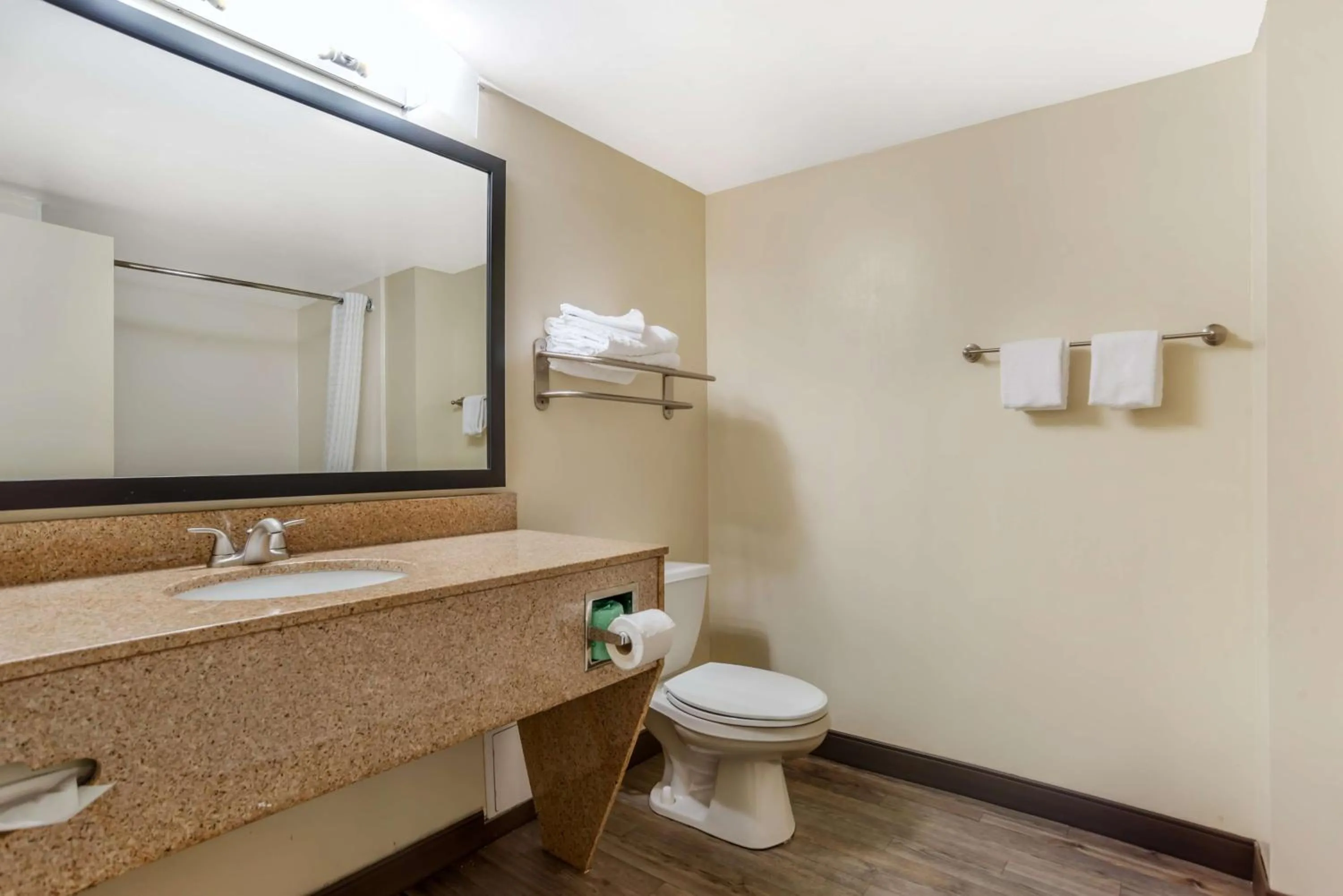Bathroom in Best Western Oak Manor