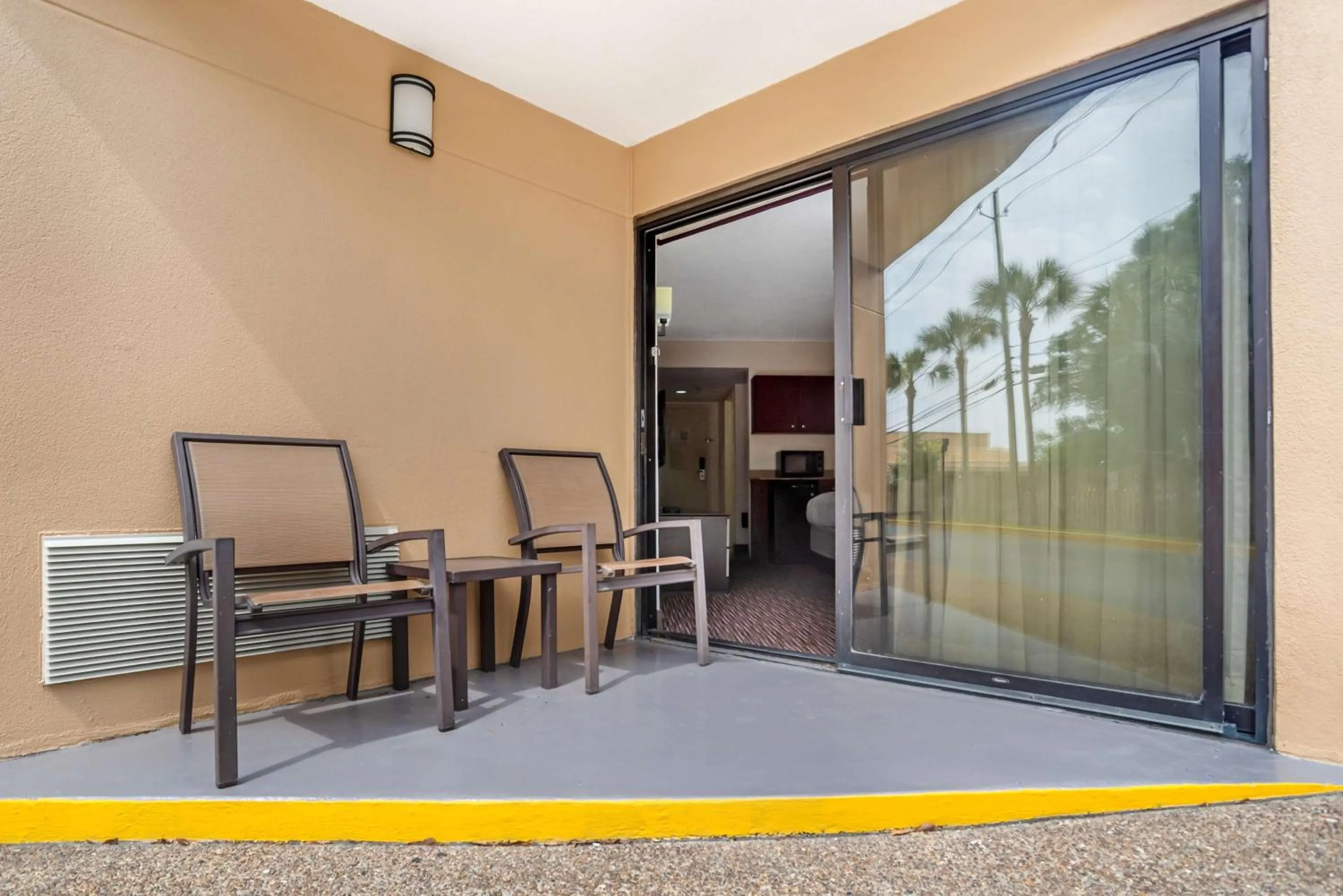 Bedroom in Best Western Oak Manor