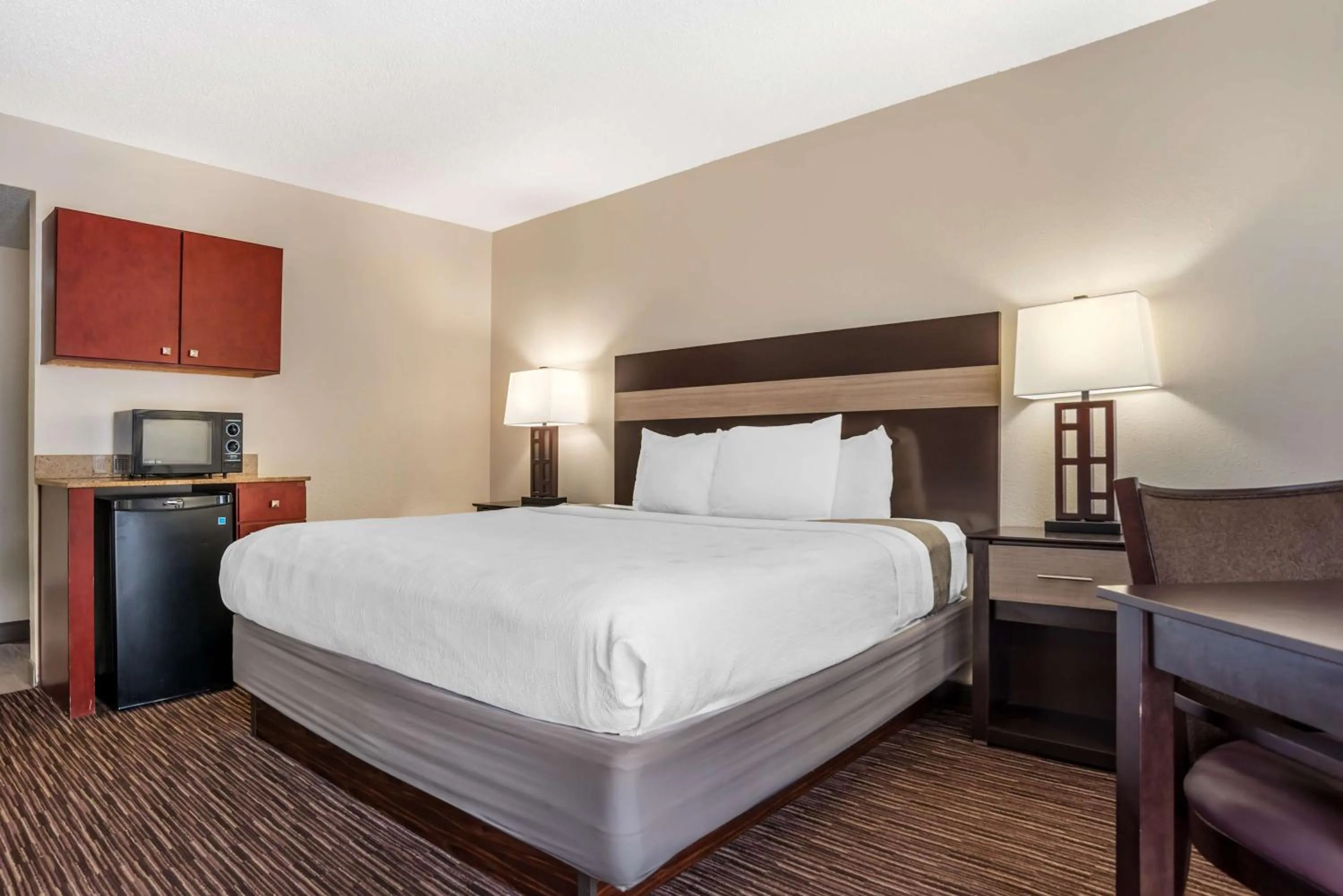 Bedroom, Bed in Best Western Oak Manor