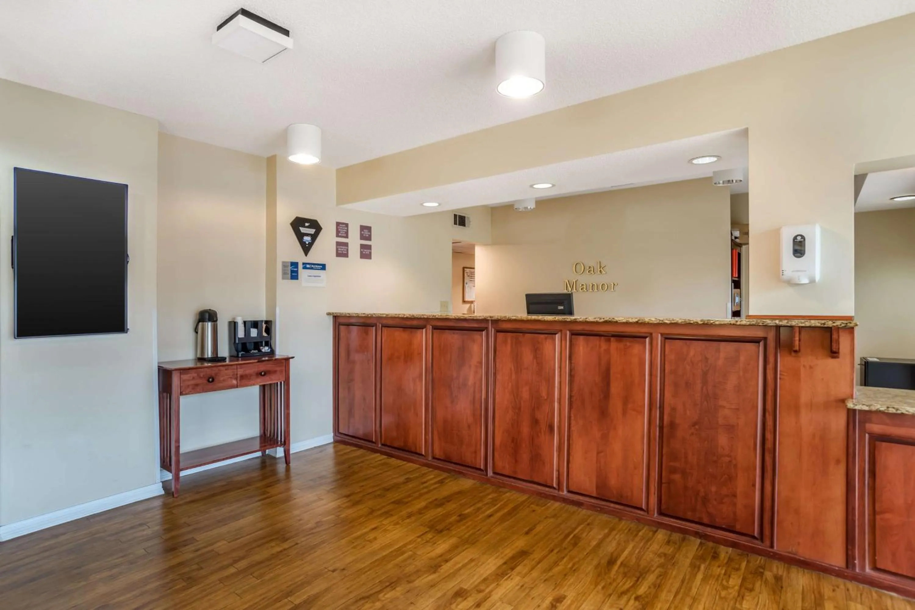 Lobby or reception in Best Western Oak Manor