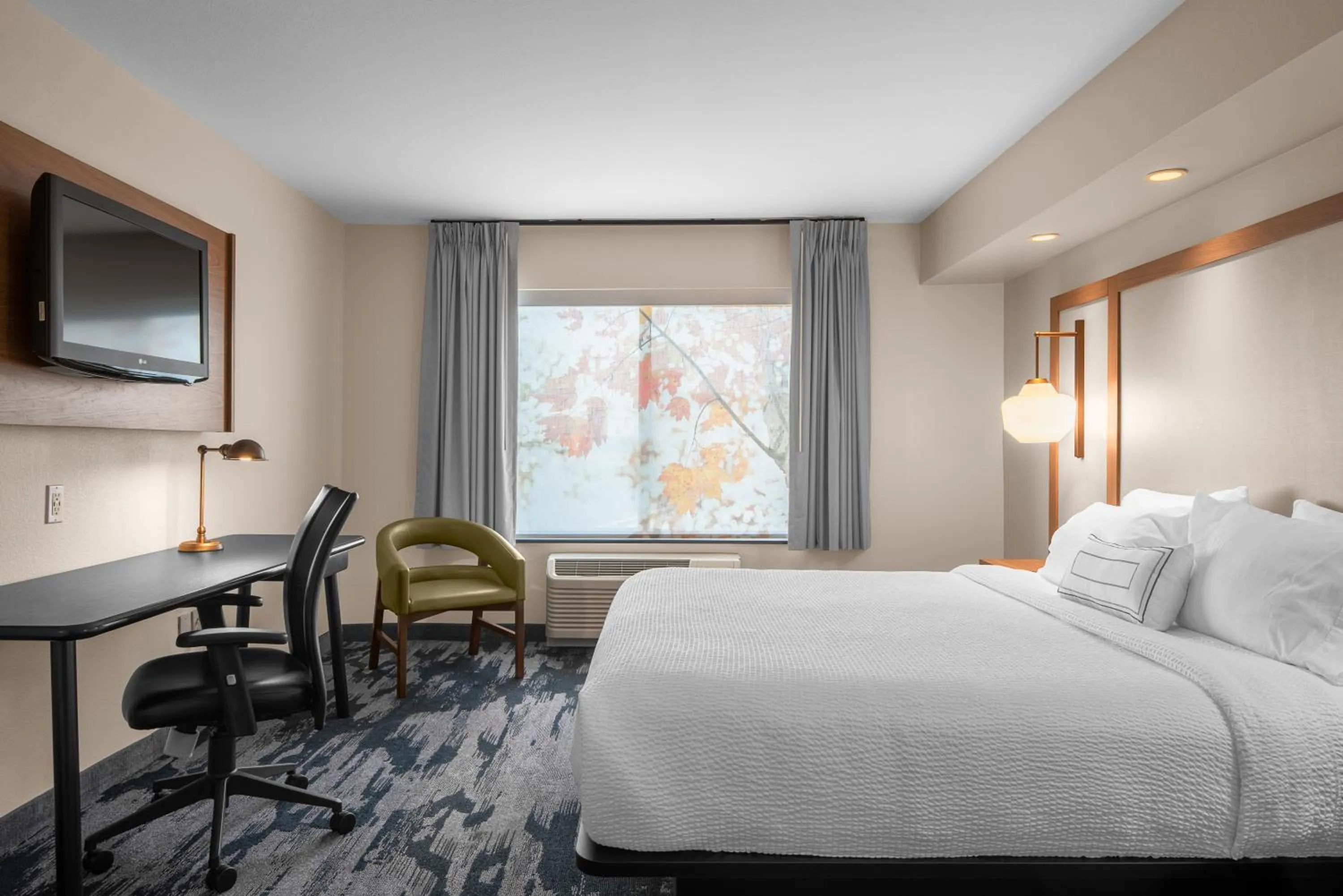 Bed in Fairfield by Marriott Inn & Suites Columbus Hilliard