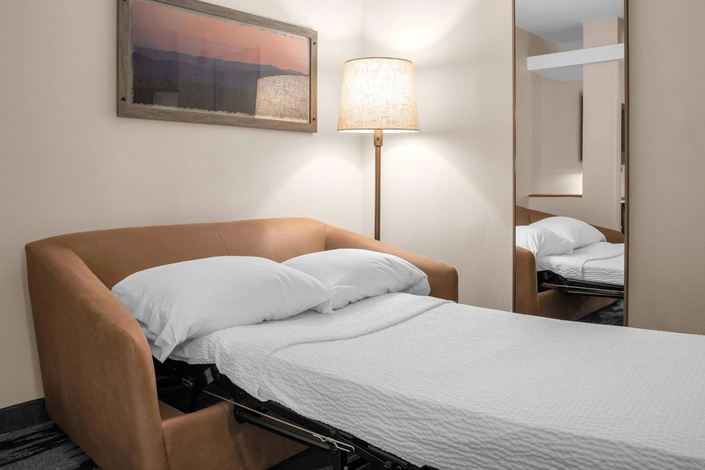 Photo of the whole room, Bed in Fairfield by Marriott Inn & Suites Columbus Hilliard