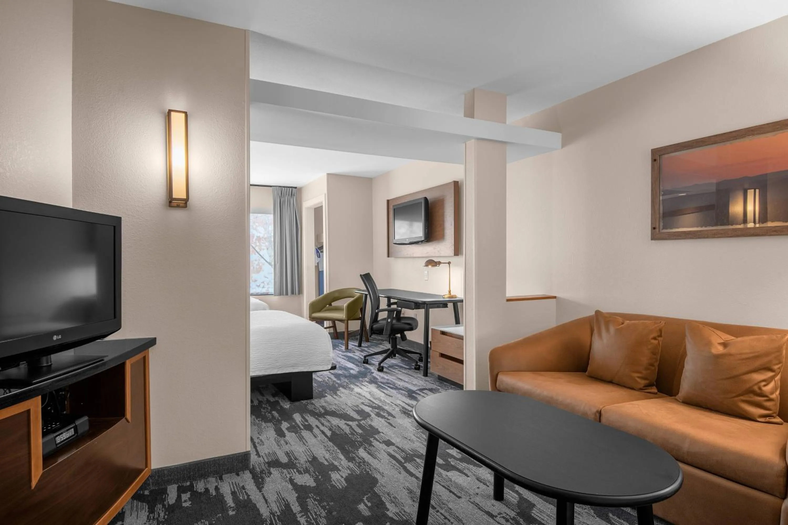 Living room, Bed in Fairfield by Marriott Inn & Suites Columbus Hilliard