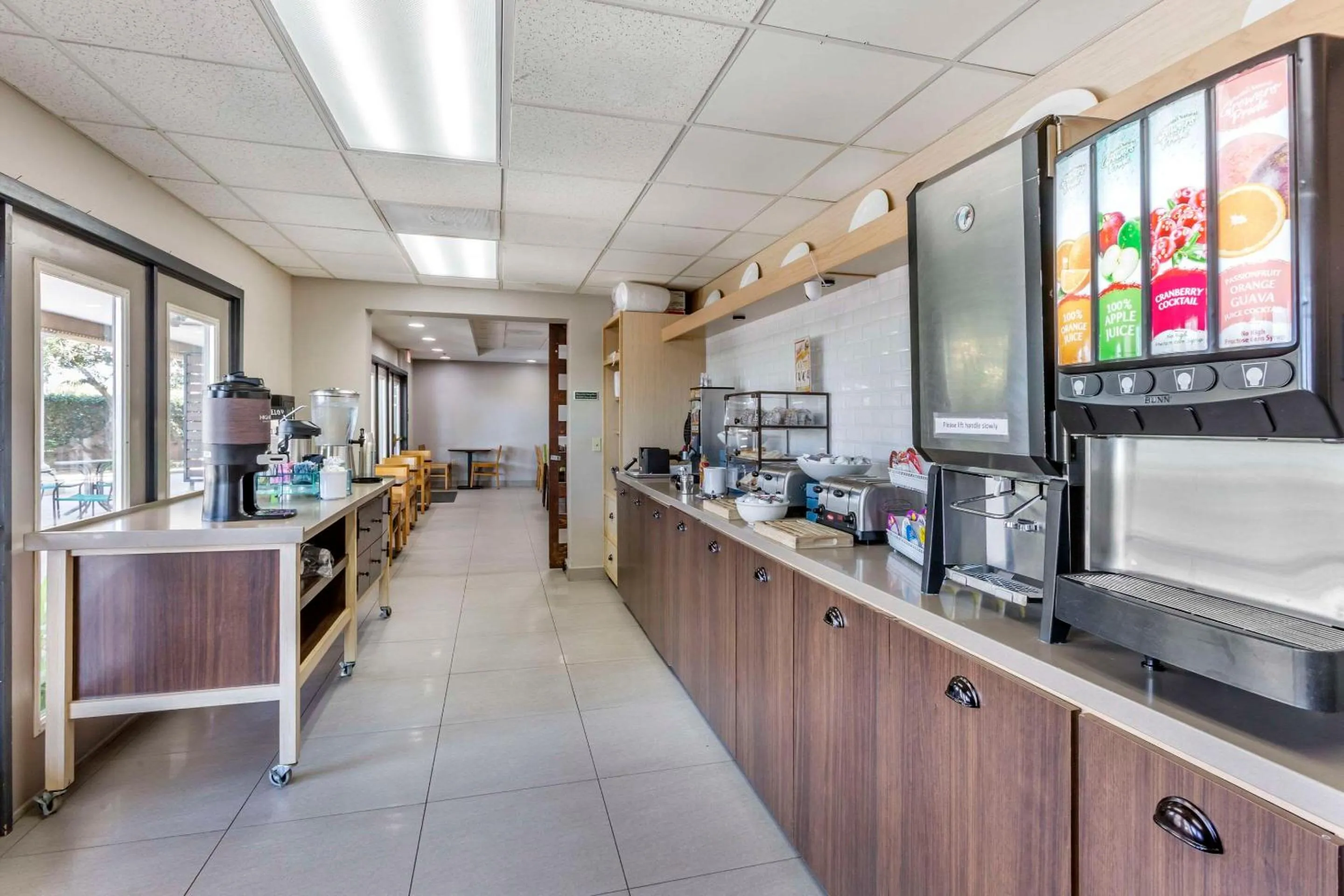 Breakfast in Country Inn & Suites by Radisson, Mesa, AZ