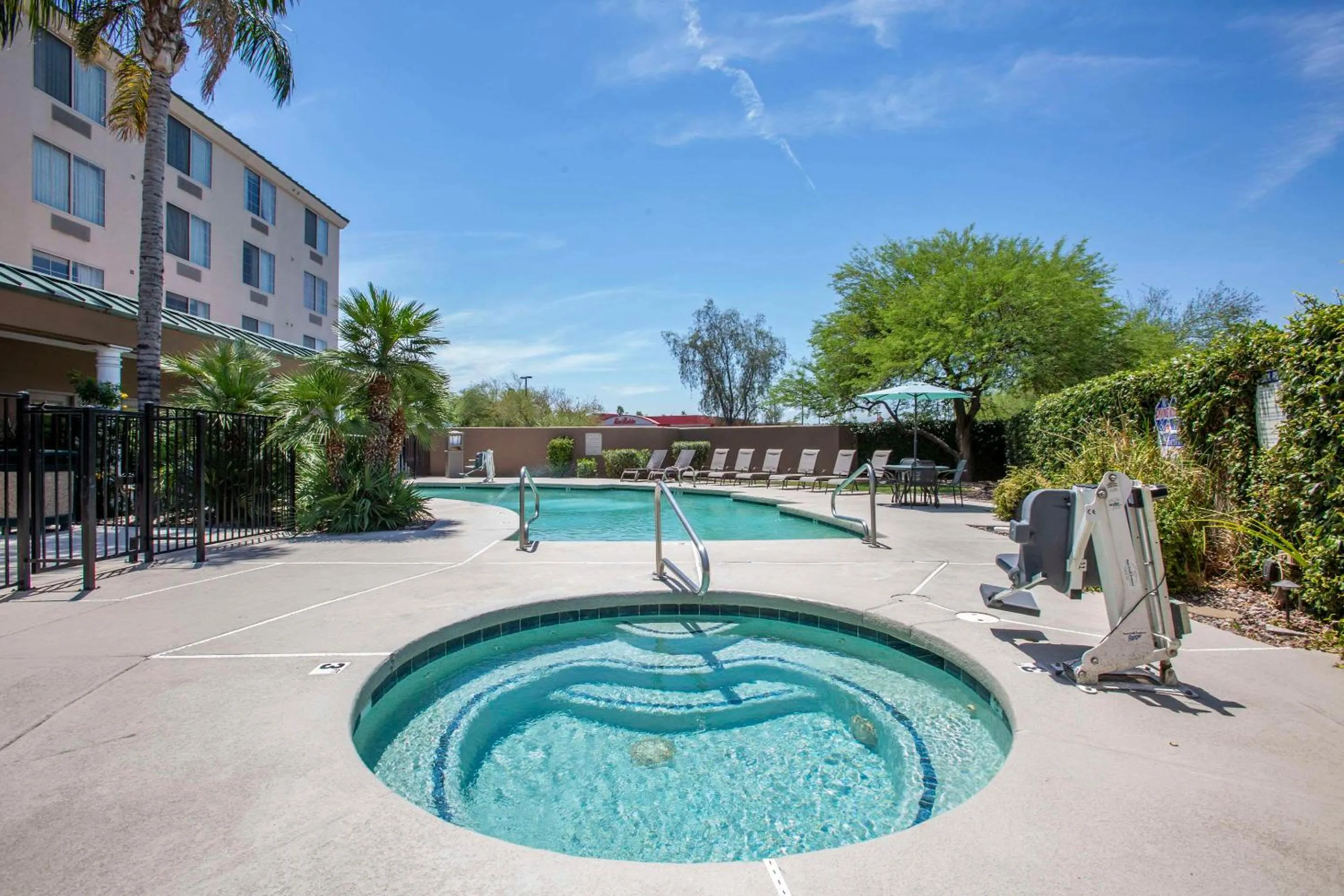 Swimming pool in Country Inn & Suites by Radisson, Mesa, AZ