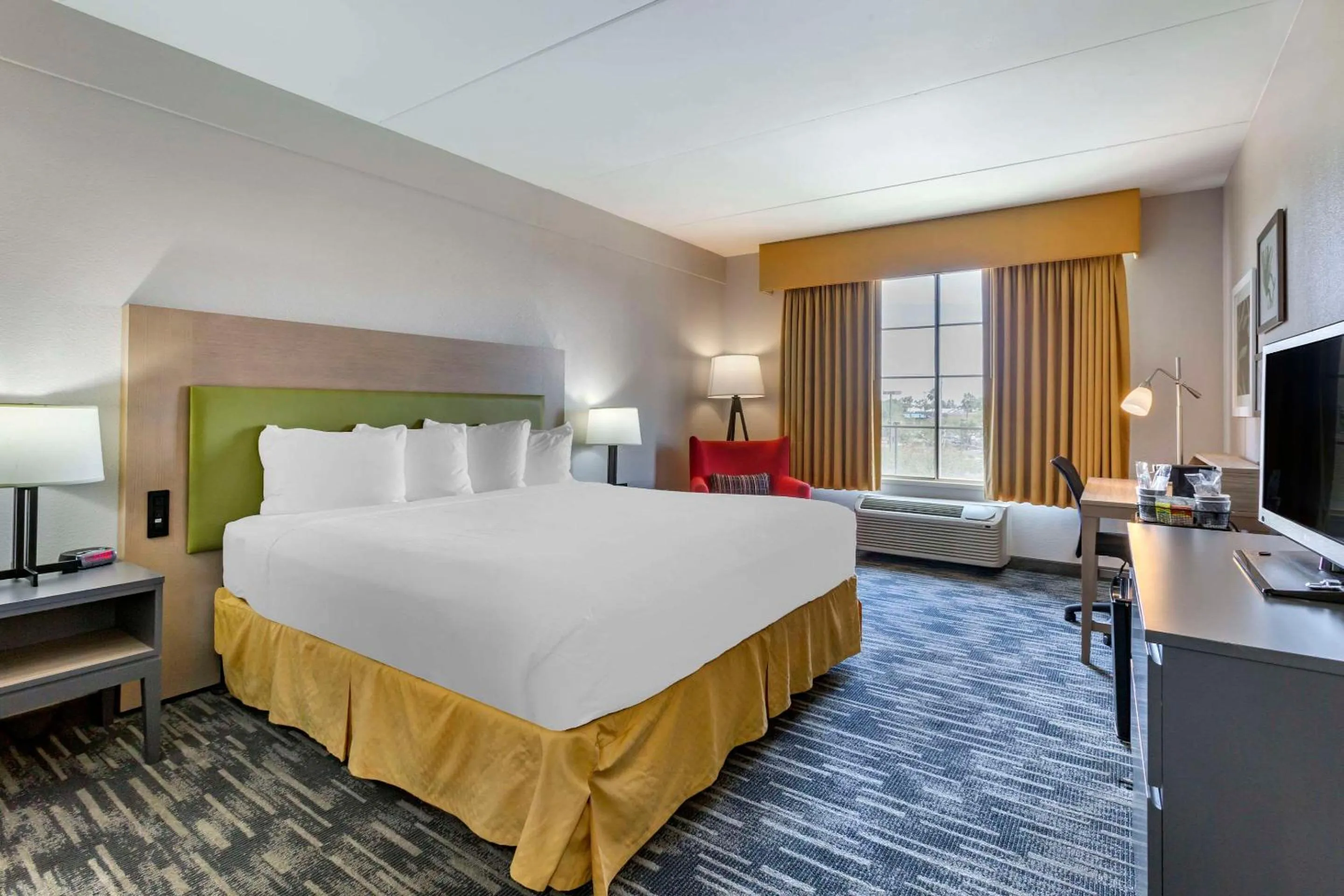 Bedroom, Bed in Country Inn & Suites by Radisson, Mesa, AZ