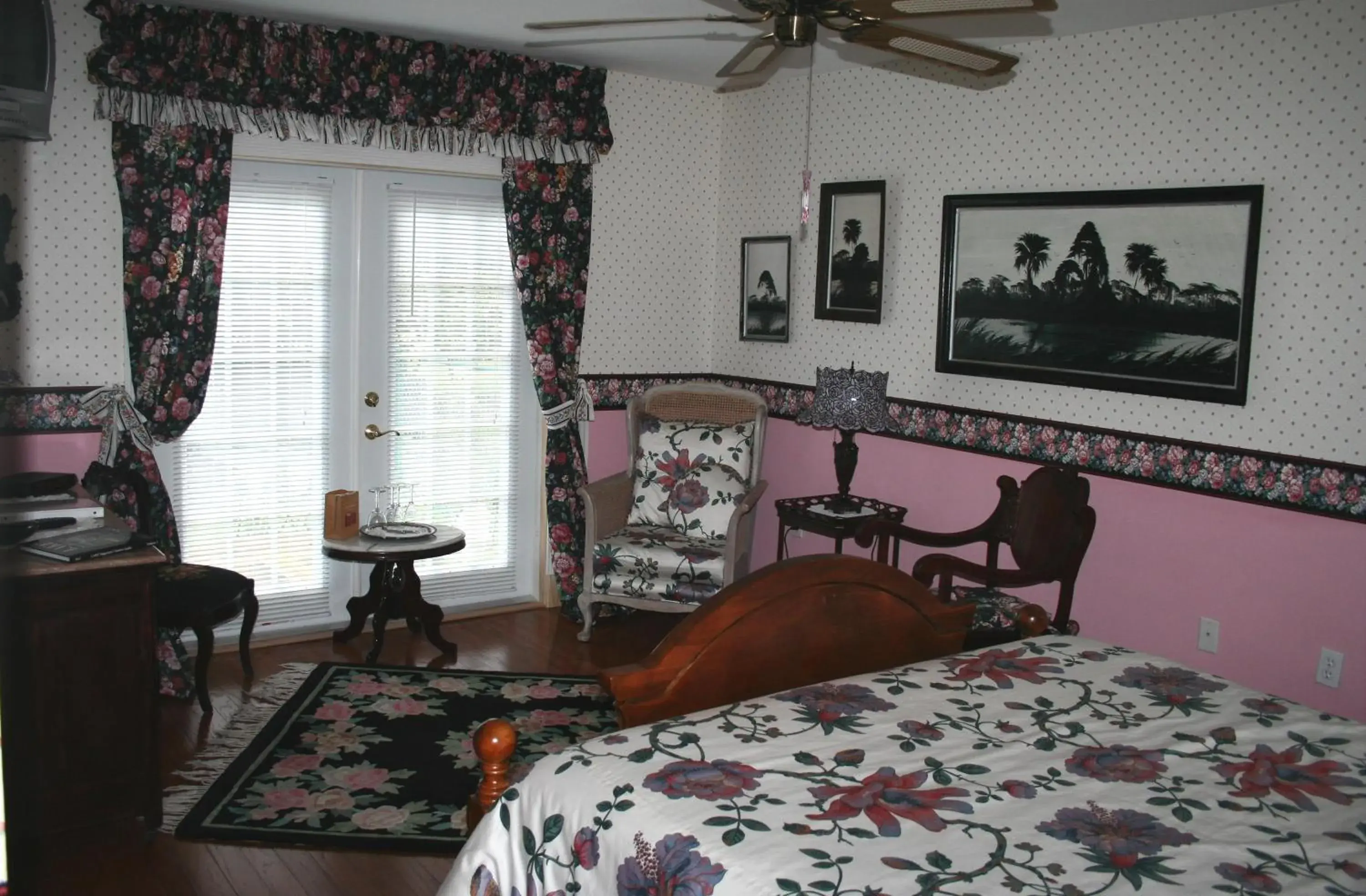 Queen Room - Disability Access Pet Friendly in Heron Cay Lakeview Bed & Breakfast Queen Room - Disability Access Pet Friendly in Heron Cay Lakeview Bed & Breakfast