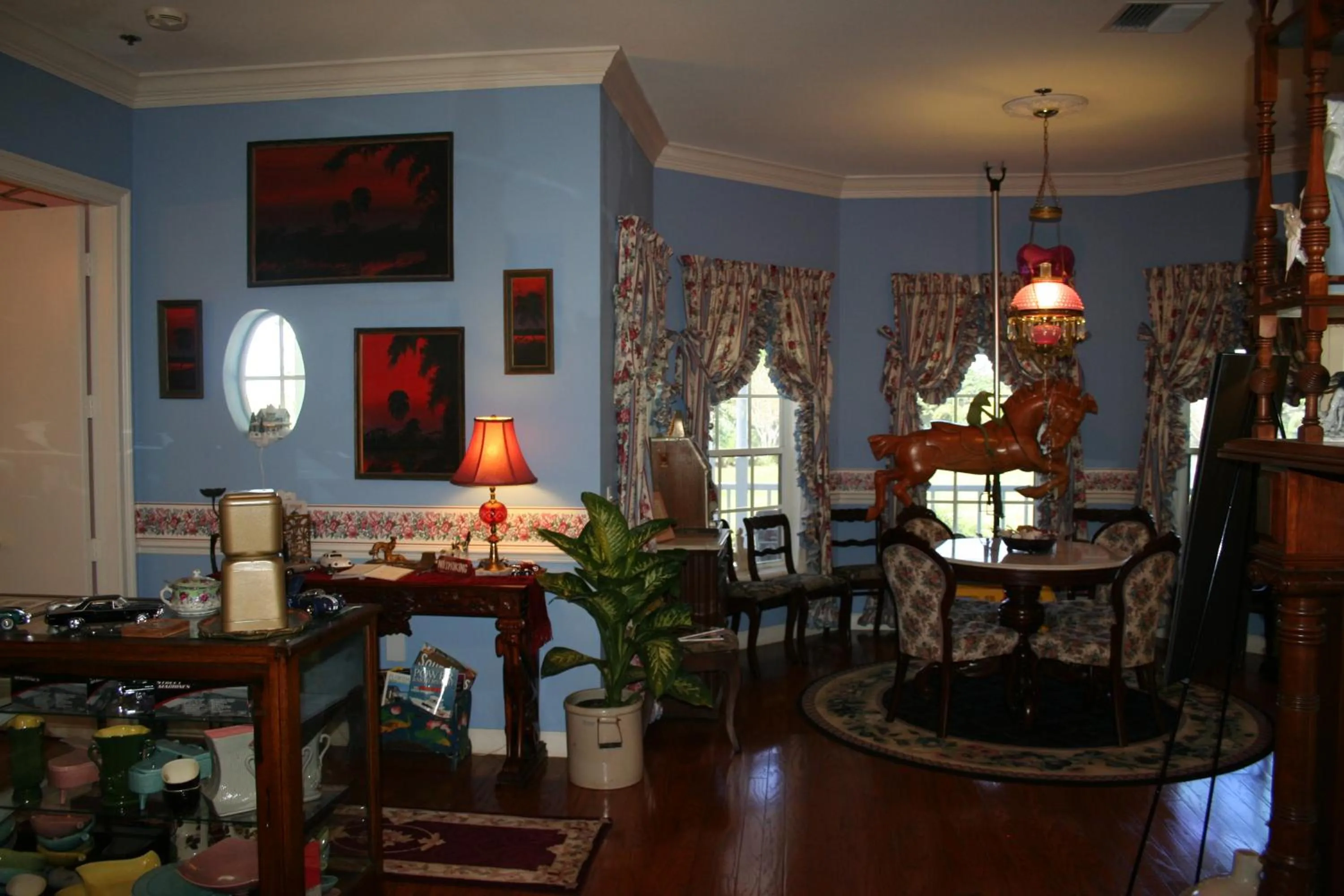 Living room in Heron Cay Lakeview Bed & Breakfast