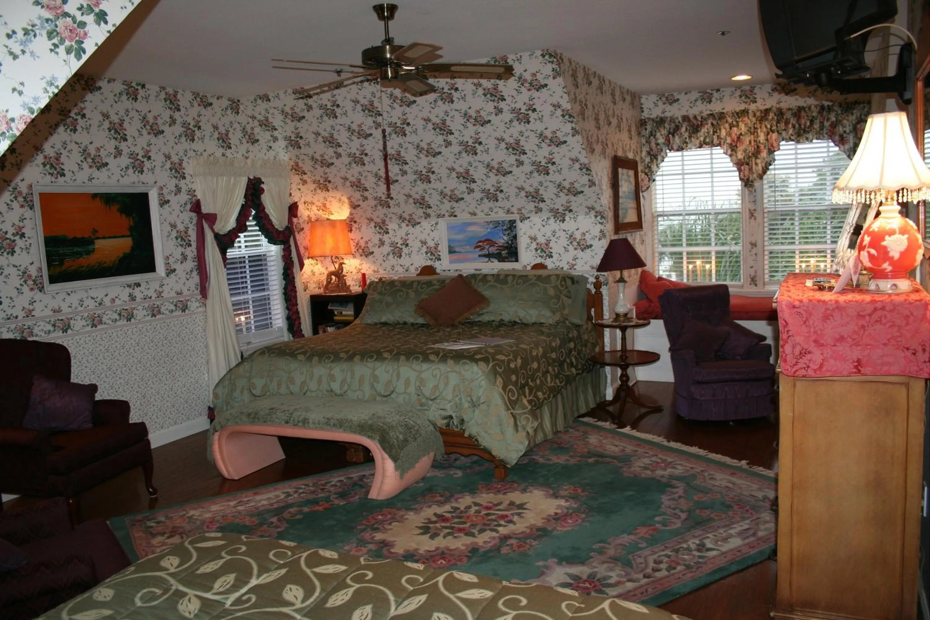 Bedroom in Heron Cay Lakeview Bed & Breakfast