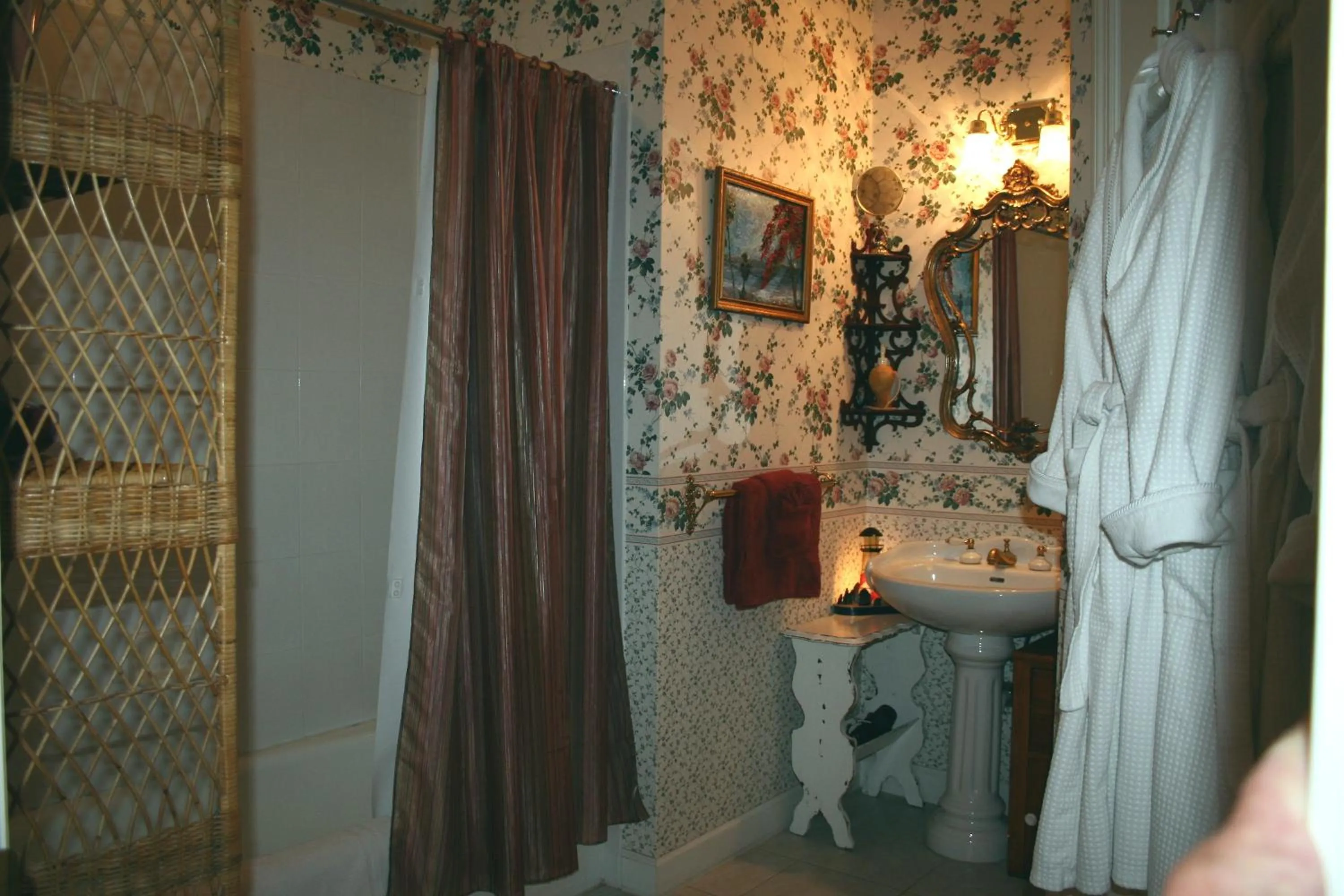 Bathroom in Heron Cay Lakeview Bed & Breakfast