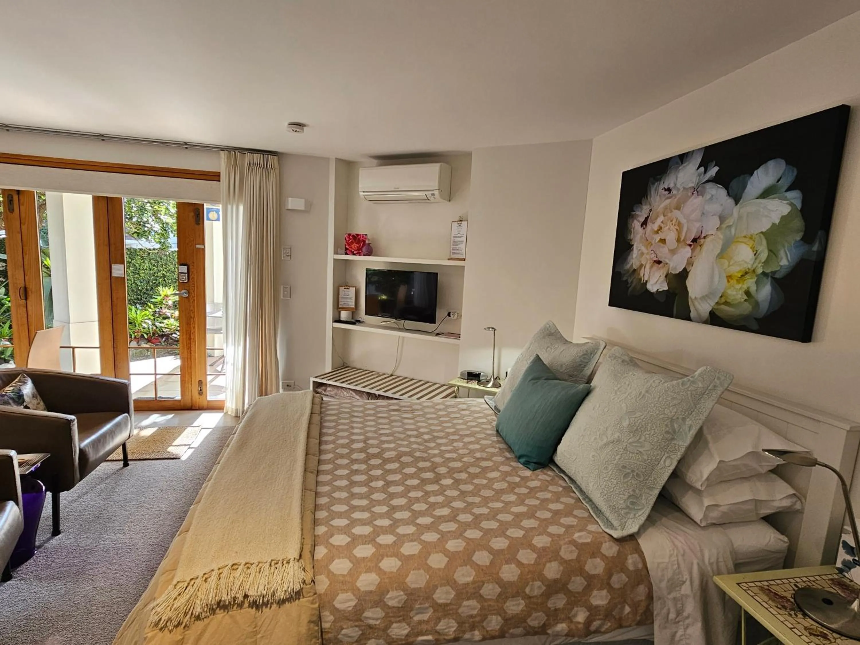 Property building, Bed in Parnell Garden Suite